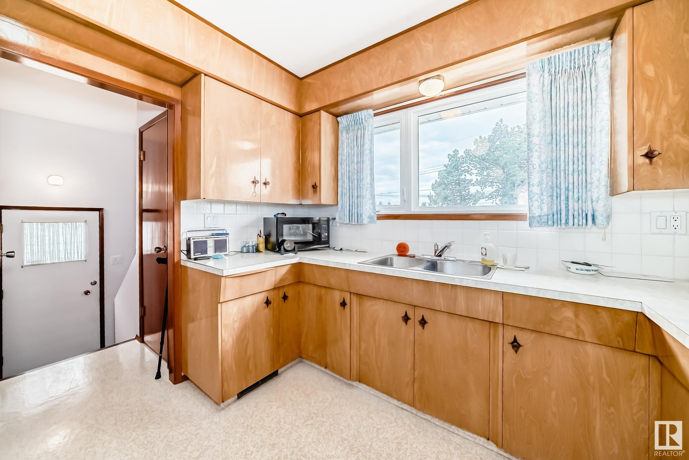 












13212 117 Street

,
Edmonton,




AB
T5E 5K2

