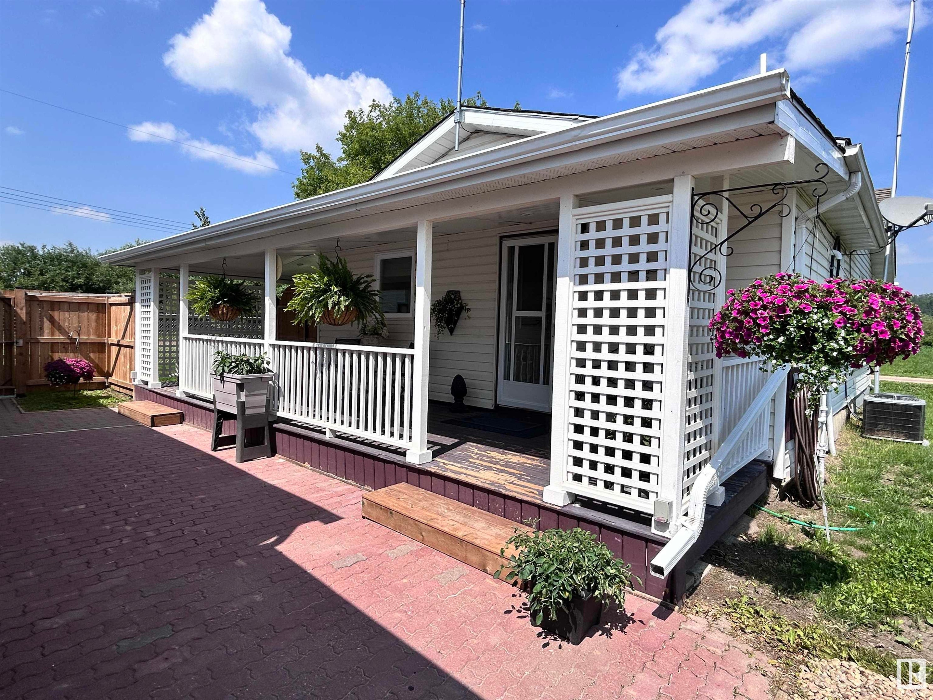 












5111 50 Street

,
Tawatinaw,




AB
T0G 2E0

