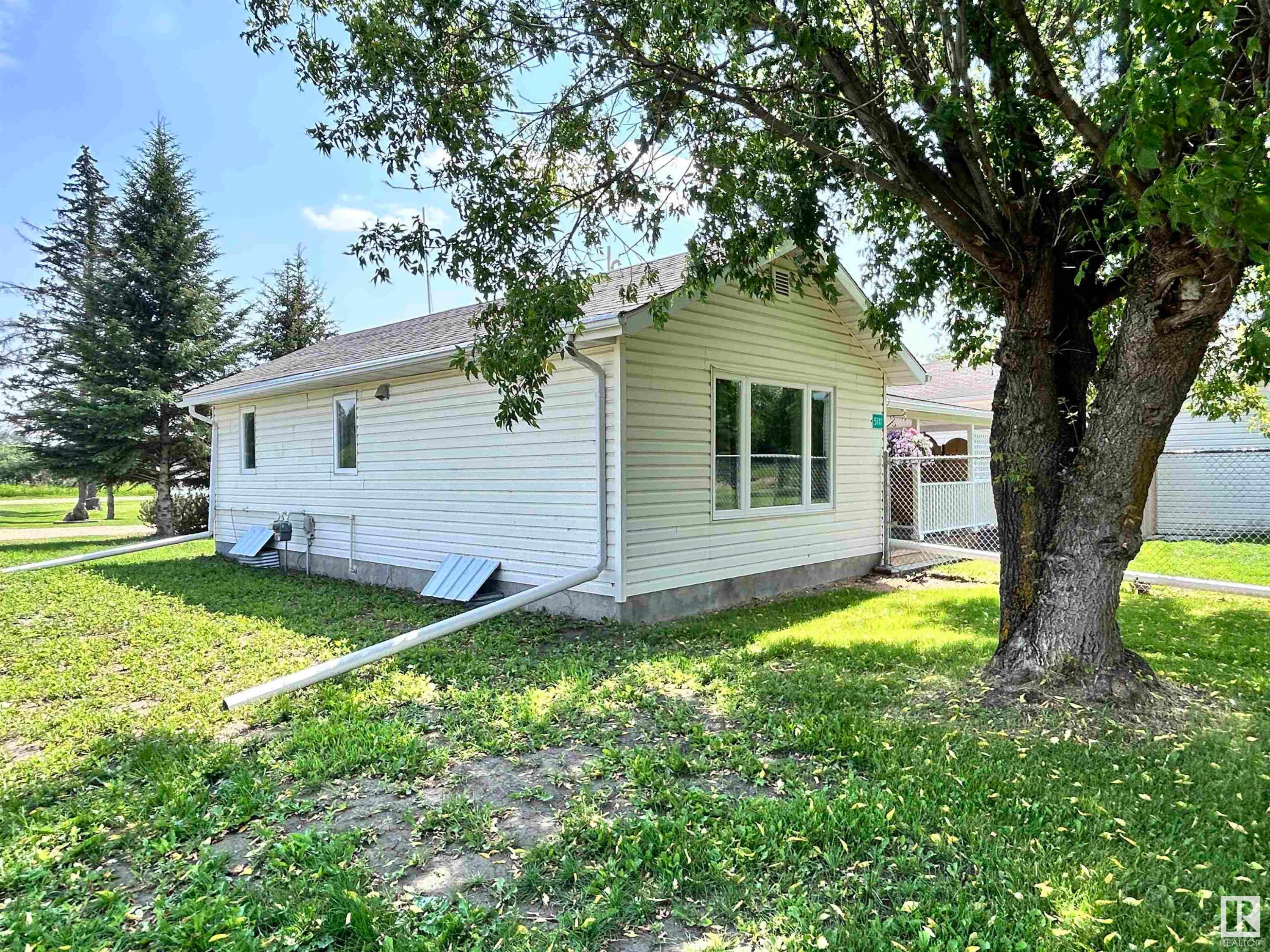 












5111 50 Street

,
Tawatinaw,




AB
T0G 2E0

