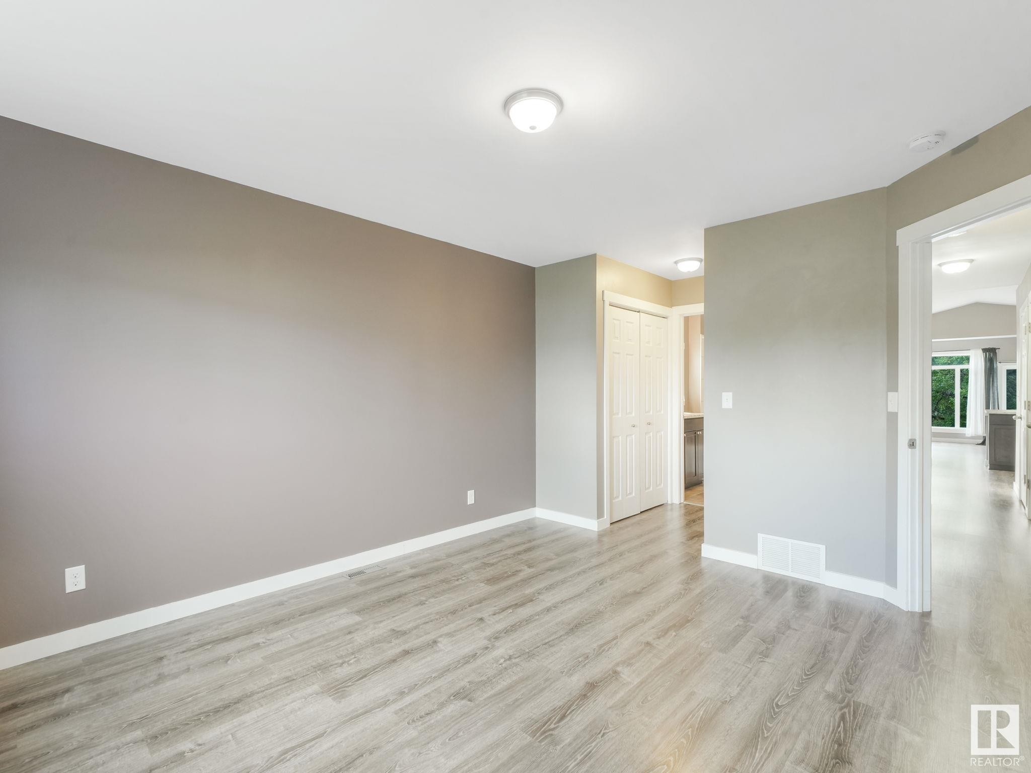 












5035 51 Avenue

,
Lamont,




AB
T0B 2R0


