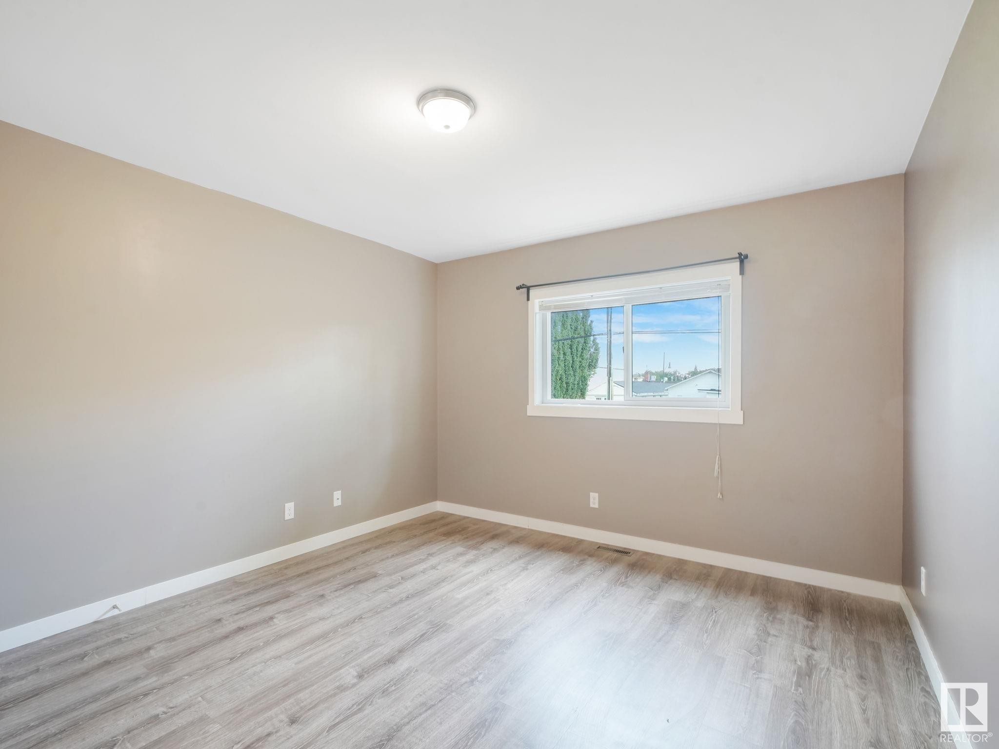 












5035 51 Avenue

,
Lamont,




AB
T0B 2R0

