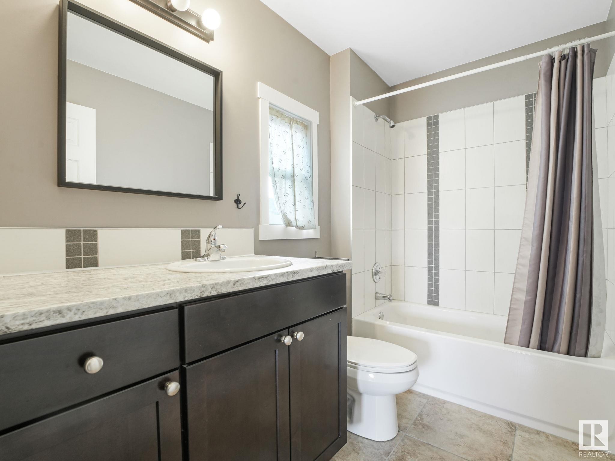 












5035 51 Avenue

,
Lamont,




AB
T0B 2R0

