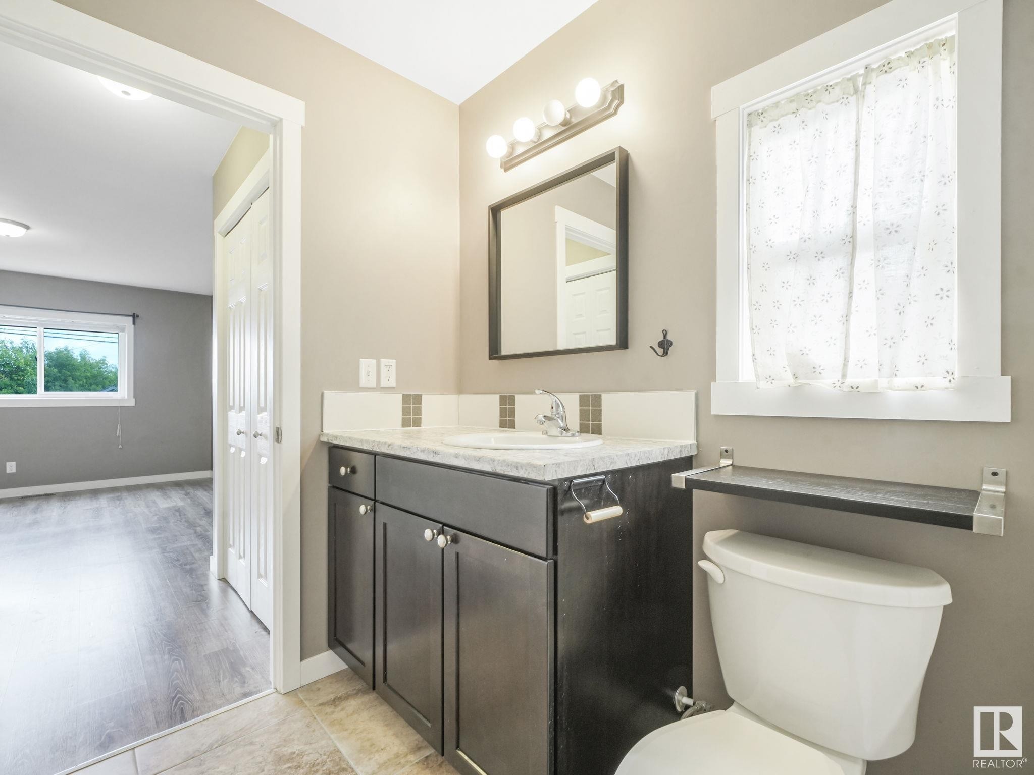












5035 51 Avenue

,
Lamont,




AB
T0B 2R0

