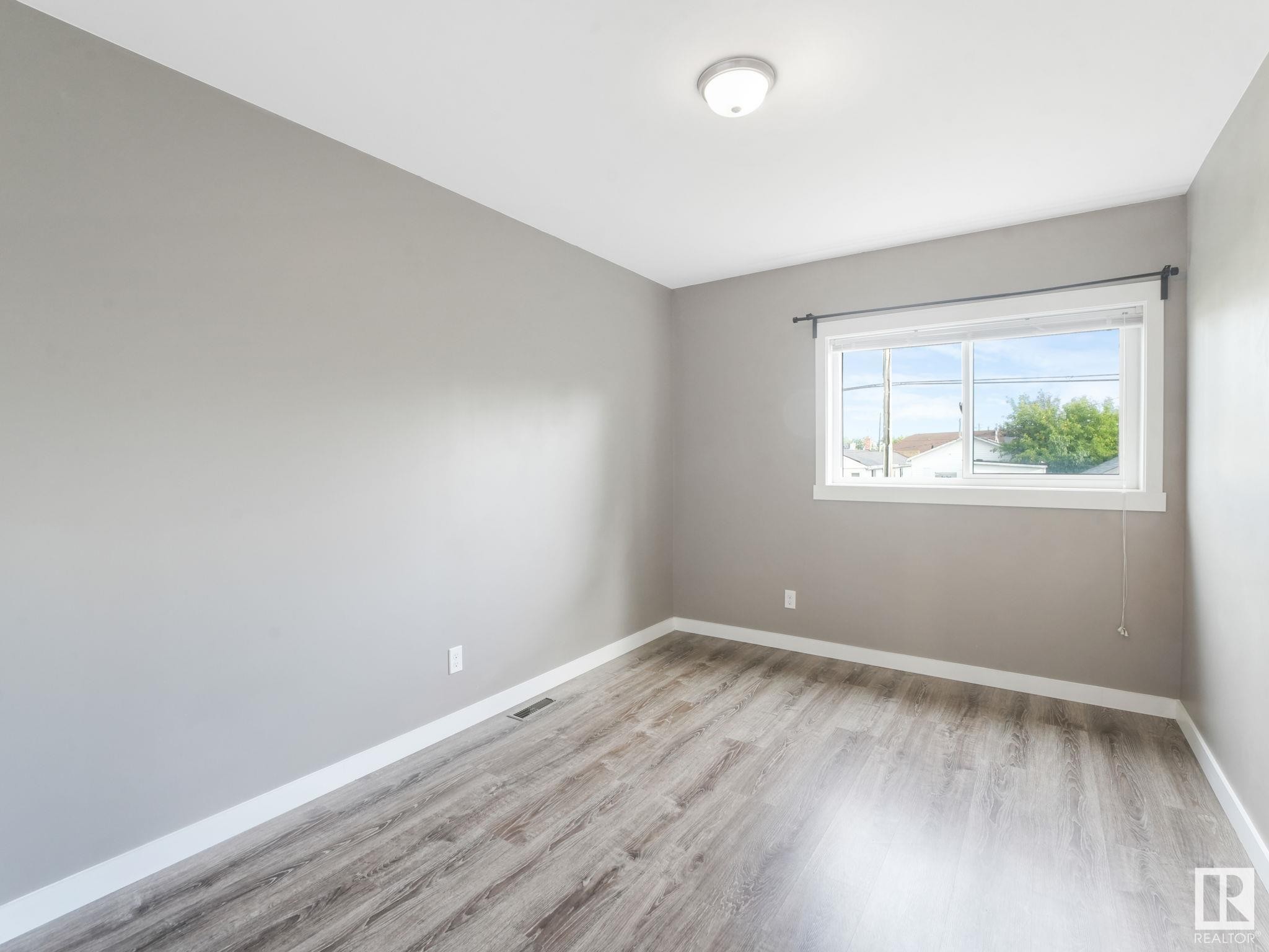 












5035 51 Avenue

,
Lamont,




AB
T0B 2R0

