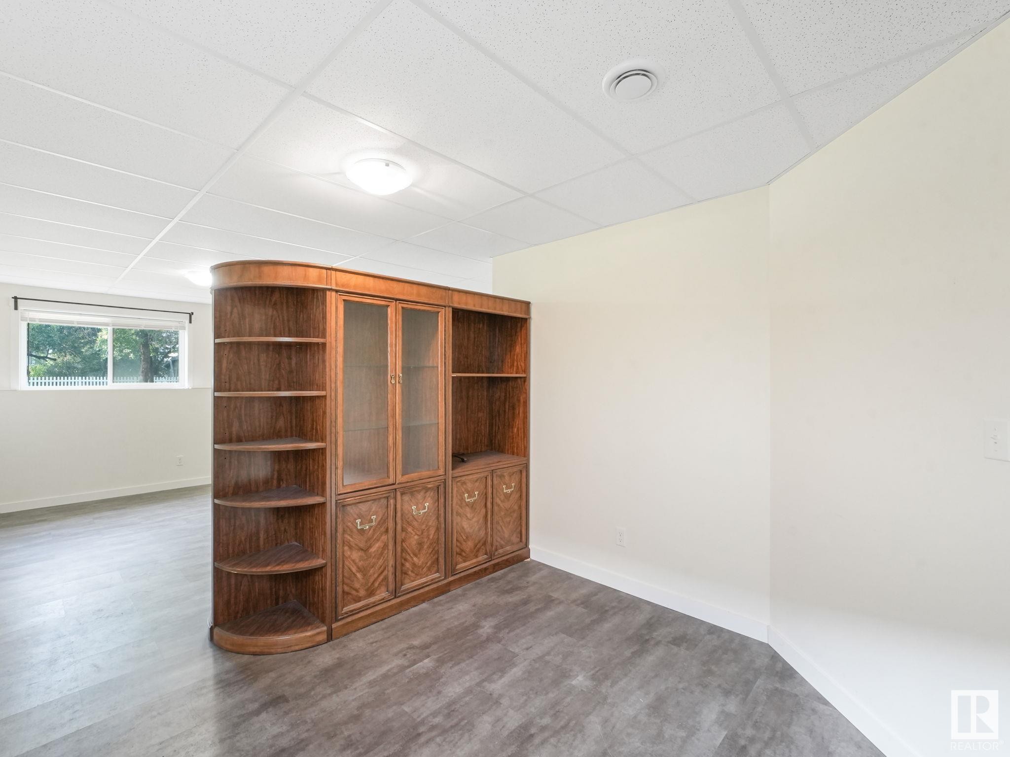 












5035 51 Avenue

,
Lamont,




AB
T0B 2R0

