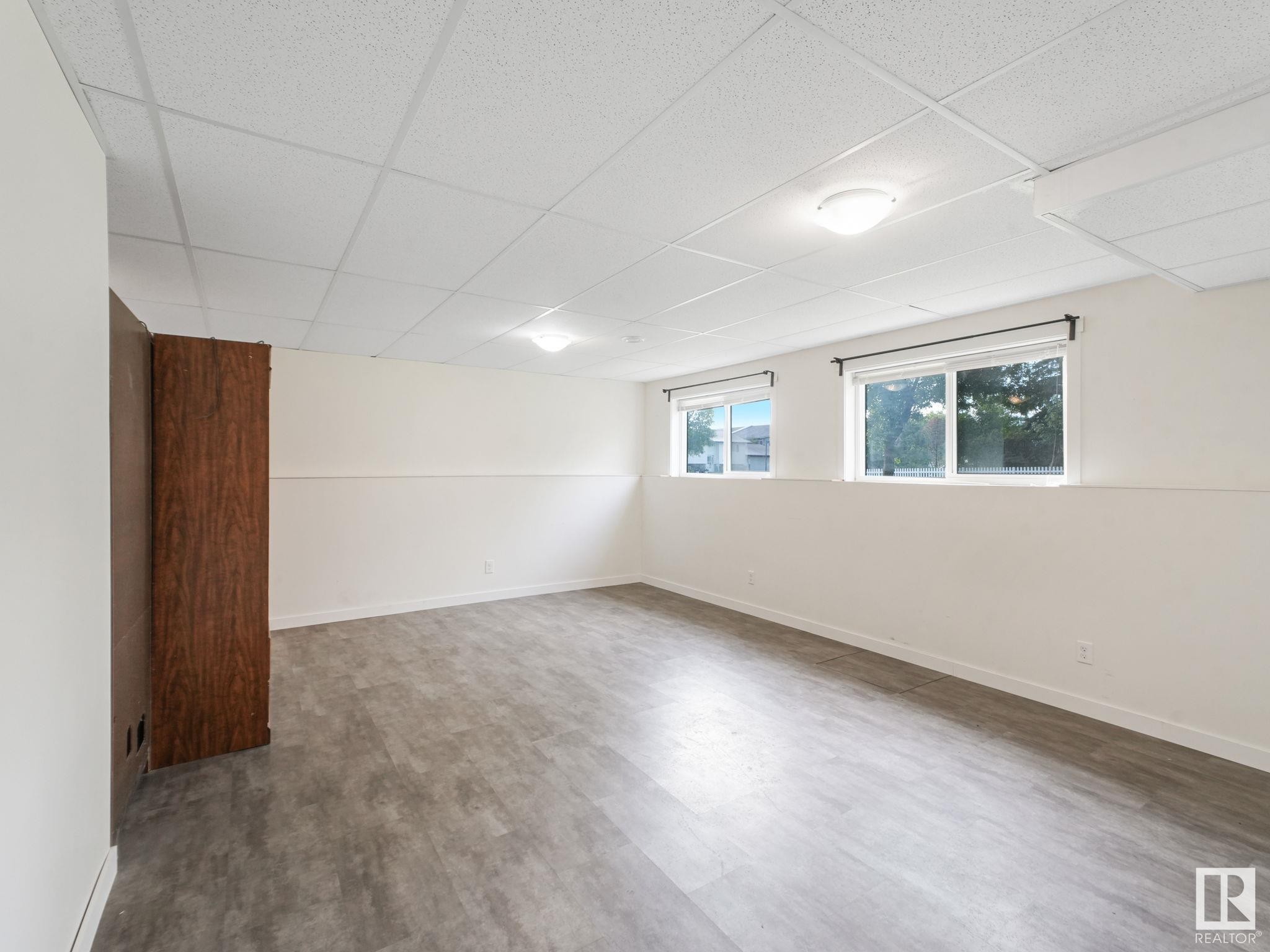 












5035 51 Avenue

,
Lamont,




AB
T0B 2R0

