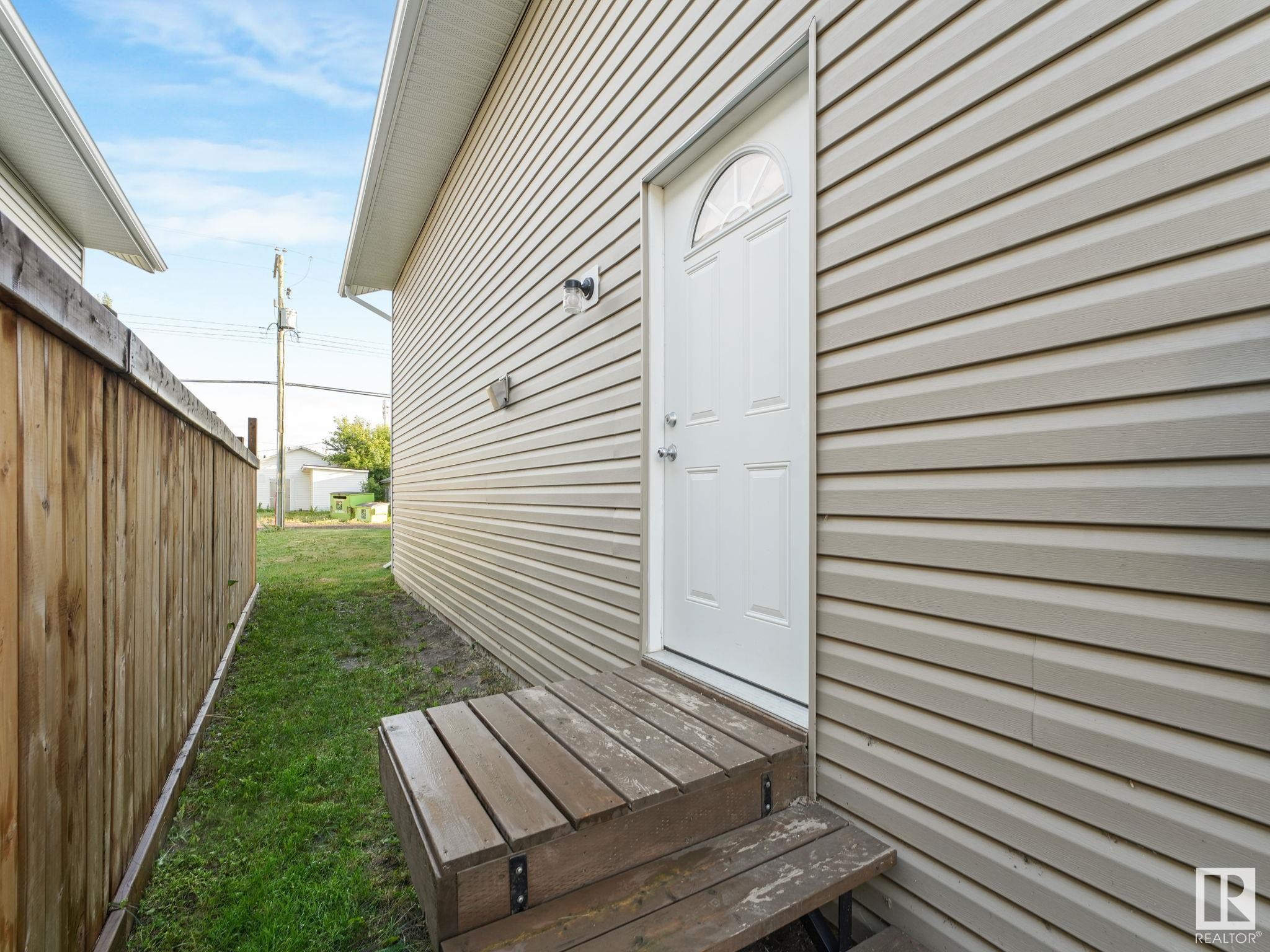 












5035 51 Avenue

,
Lamont,




AB
T0B 2R0

