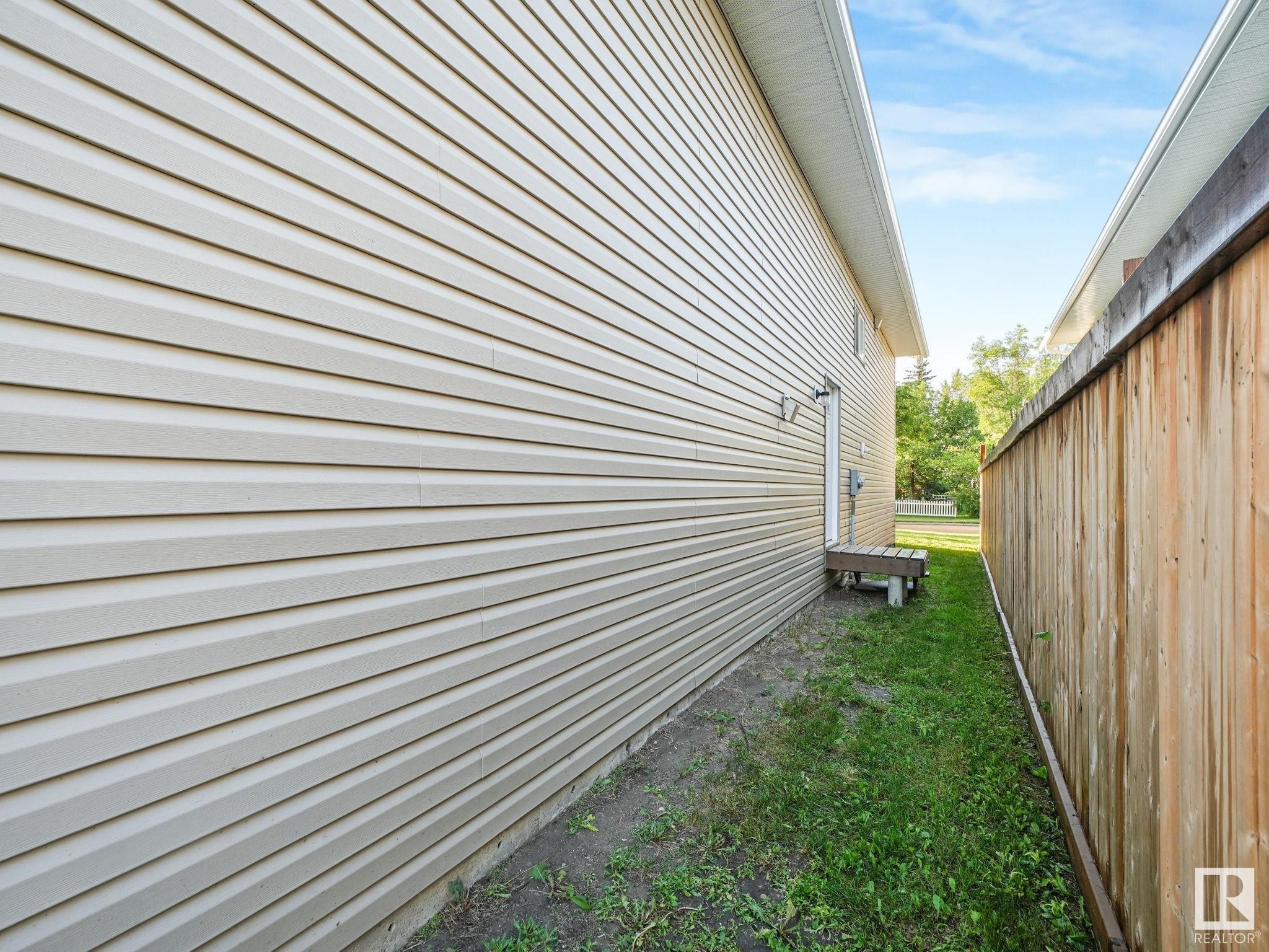












5035 51 Avenue

,
Lamont,




AB
T0B 2R0

