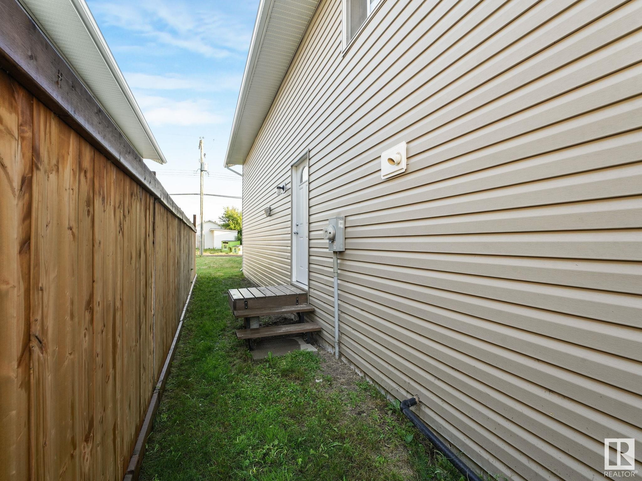 












5035 51 Avenue

,
Lamont,




AB
T0B 2R0

