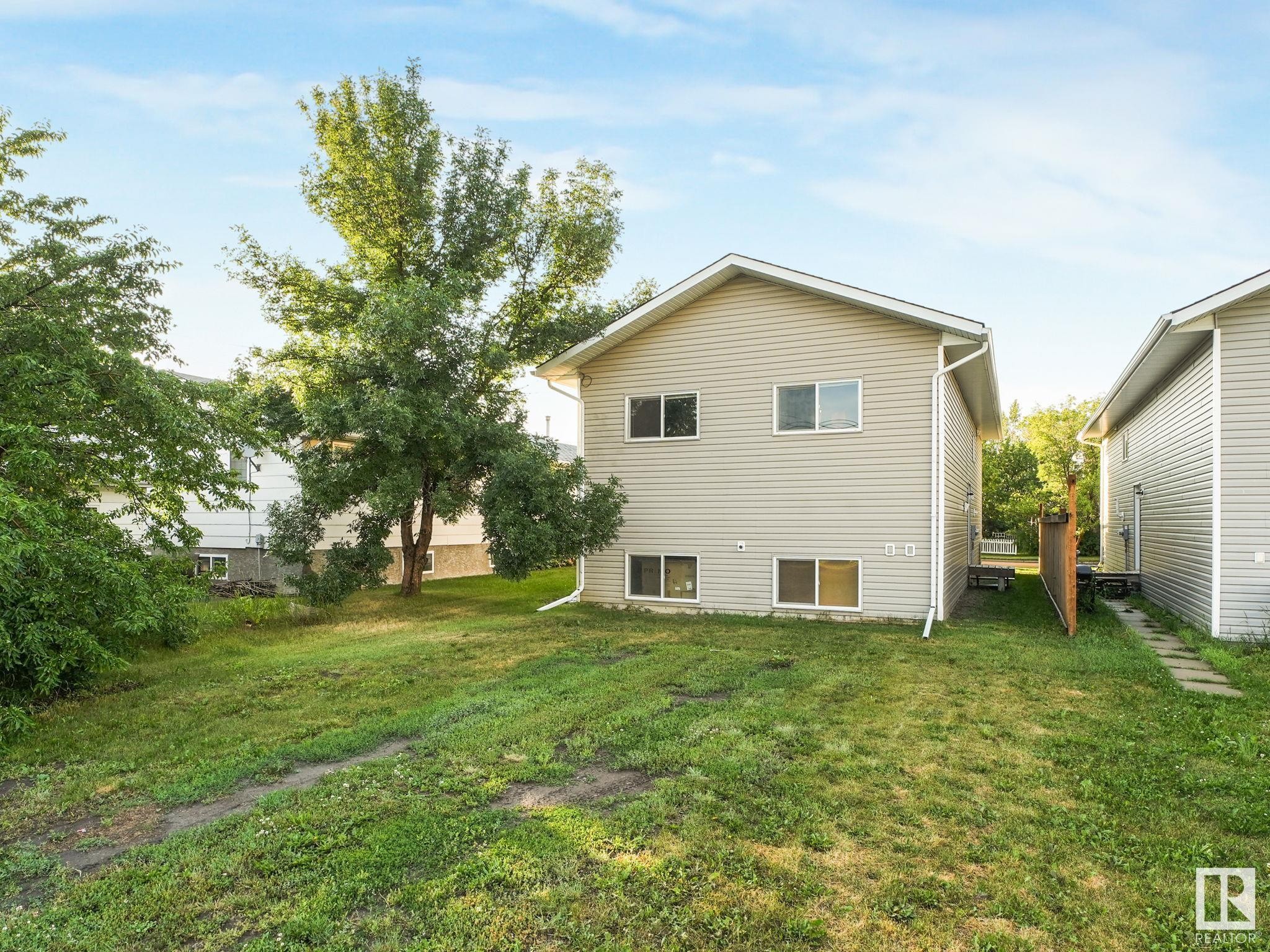 












5035 51 Avenue

,
Lamont,




AB
T0B 2R0

