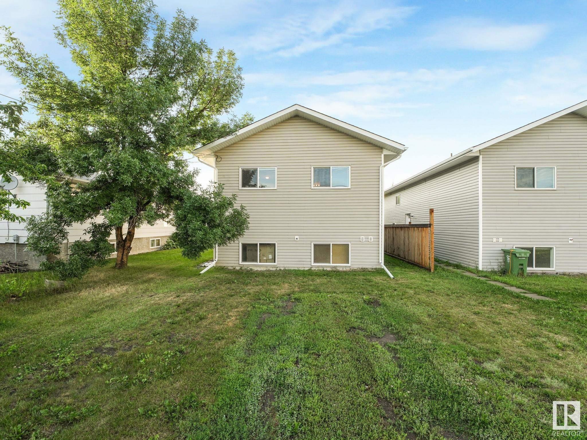 












5035 51 Avenue

,
Lamont,




AB
T0B 2R0

