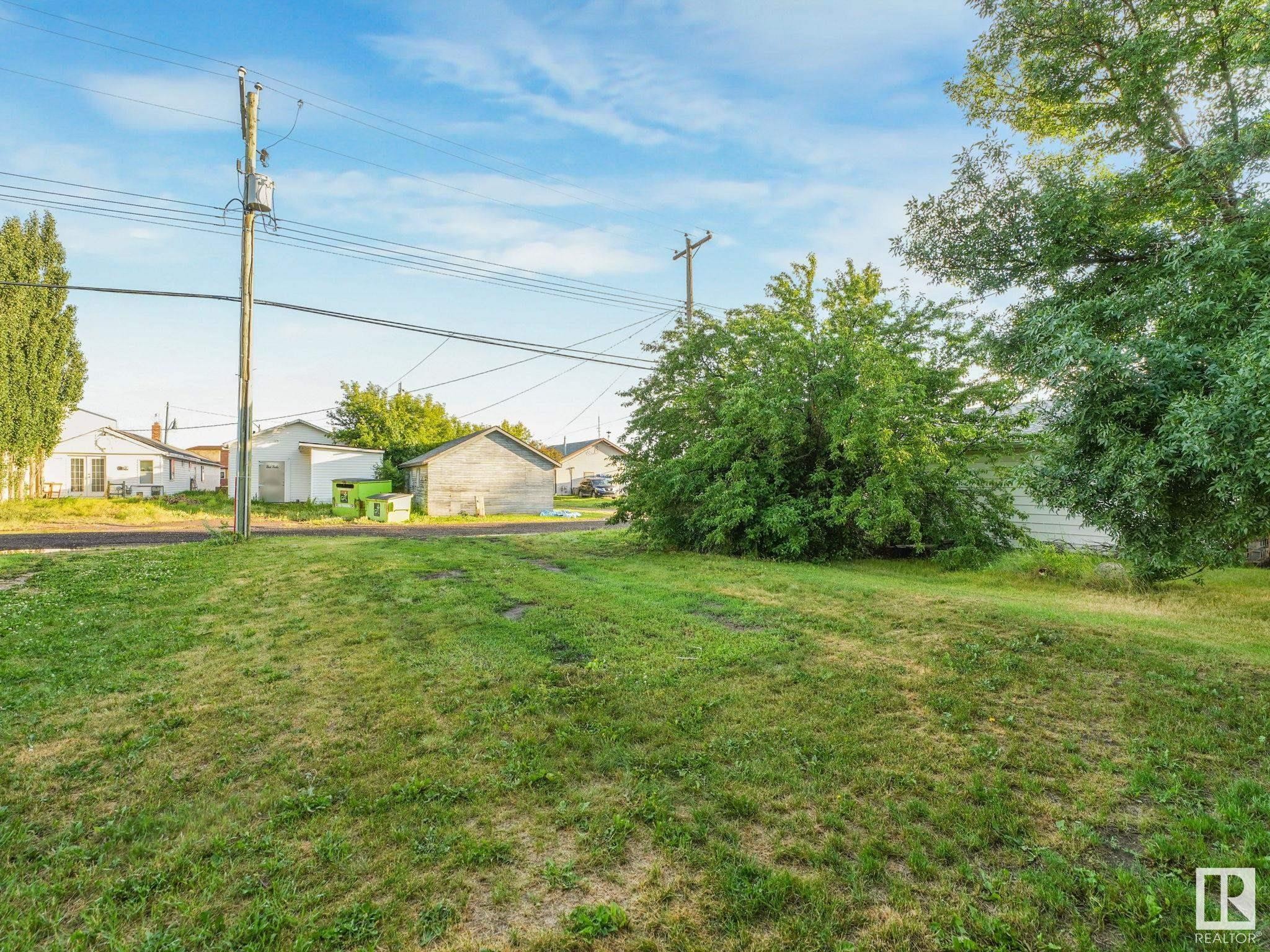 












5035 51 Avenue

,
Lamont,




AB
T0B 2R0

