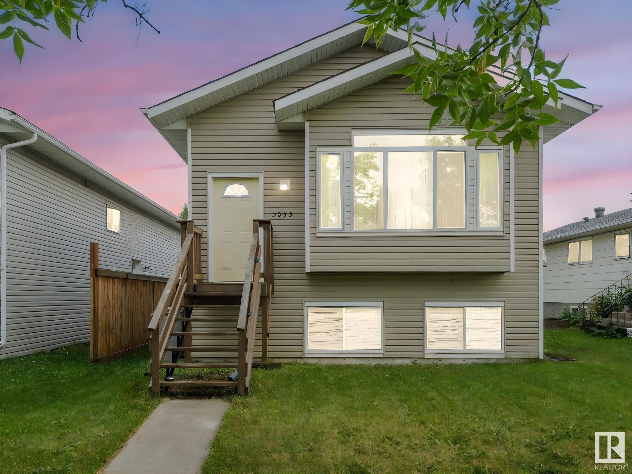 












5035 51 Avenue

,
Lamont,




AB
T0B 2R0


