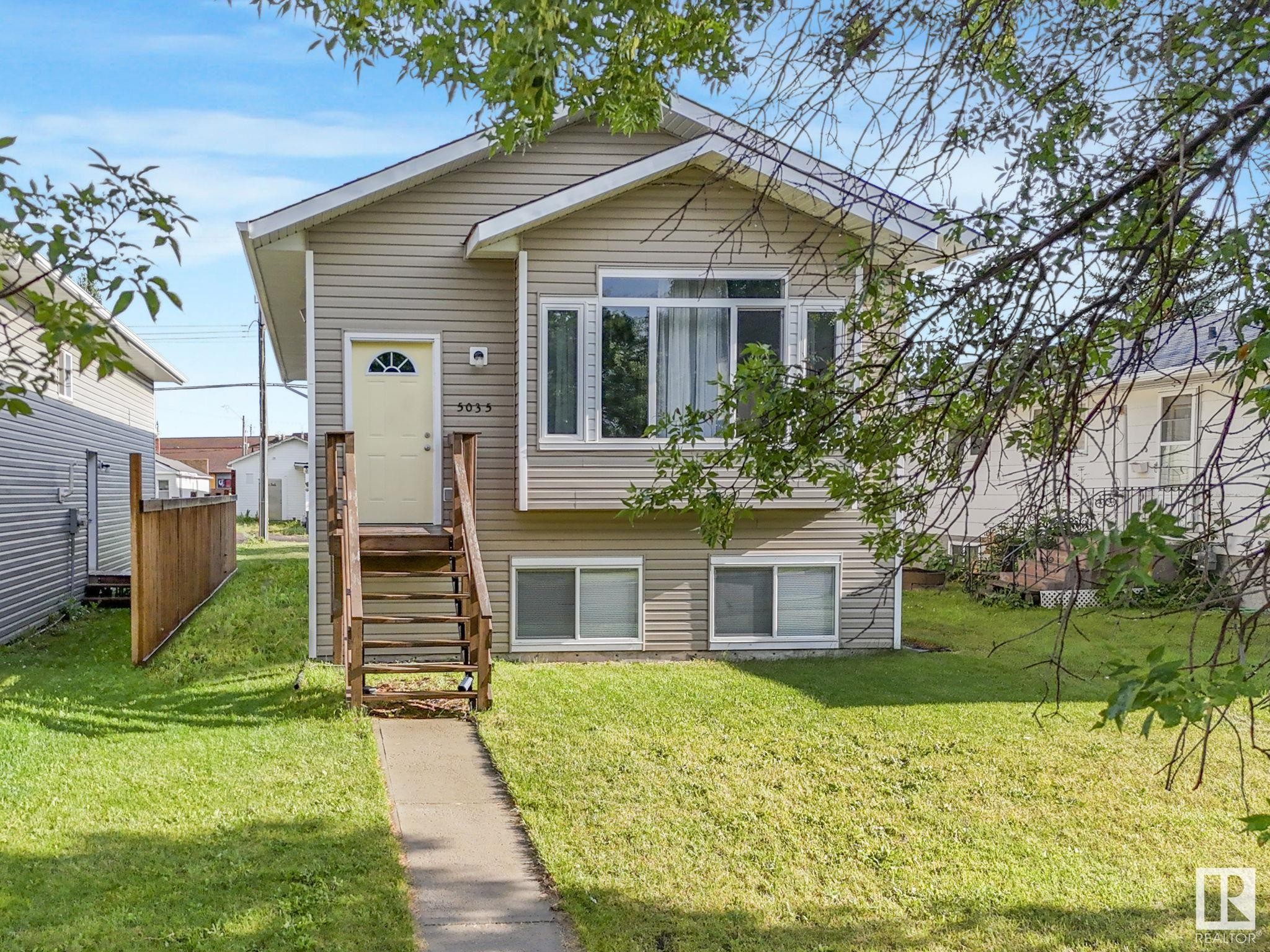












5035 51 Avenue

,
Lamont,




AB
T0B 2R0

