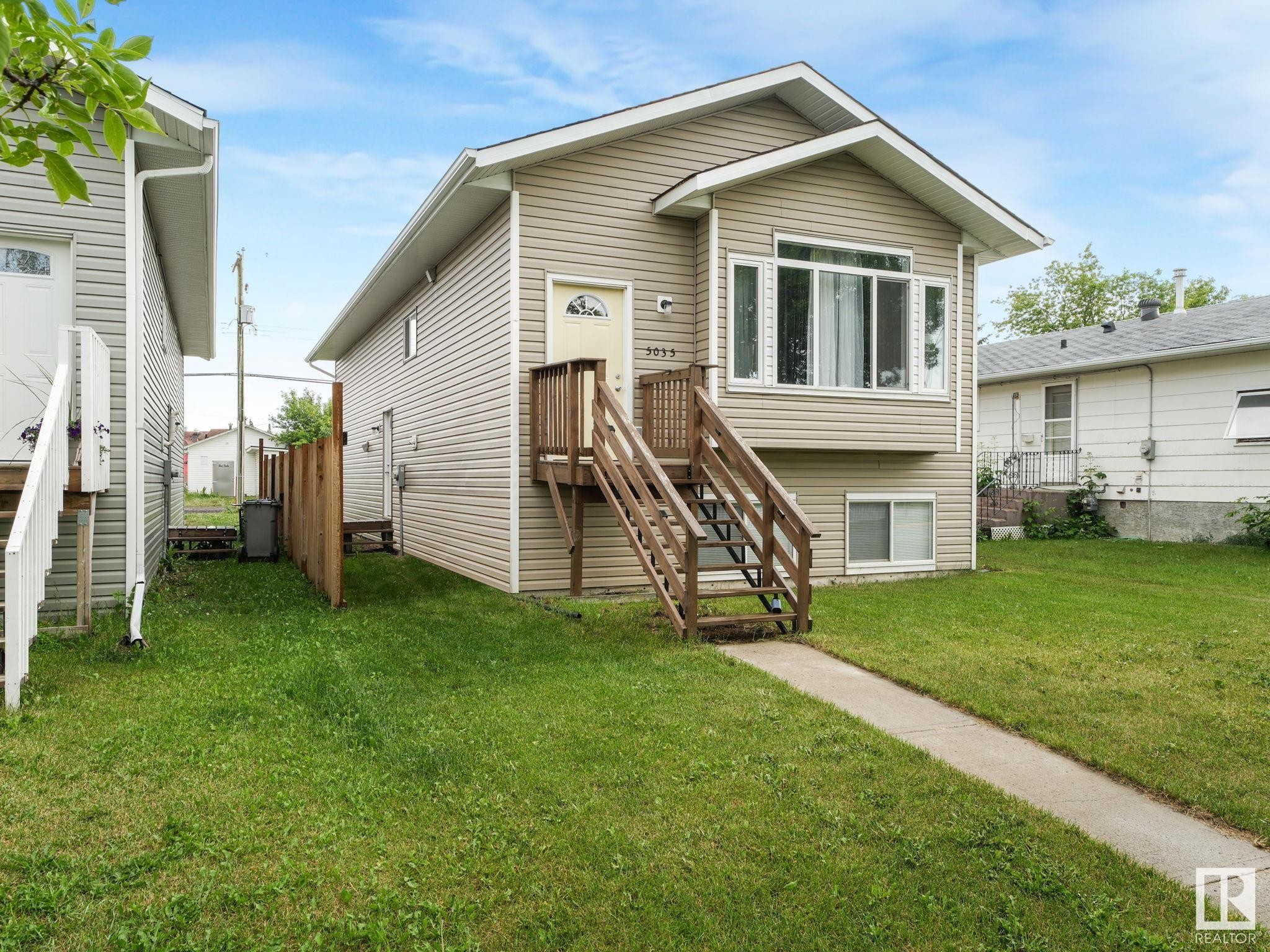 












5035 51 Avenue

,
Lamont,




AB
T0B 2R0

