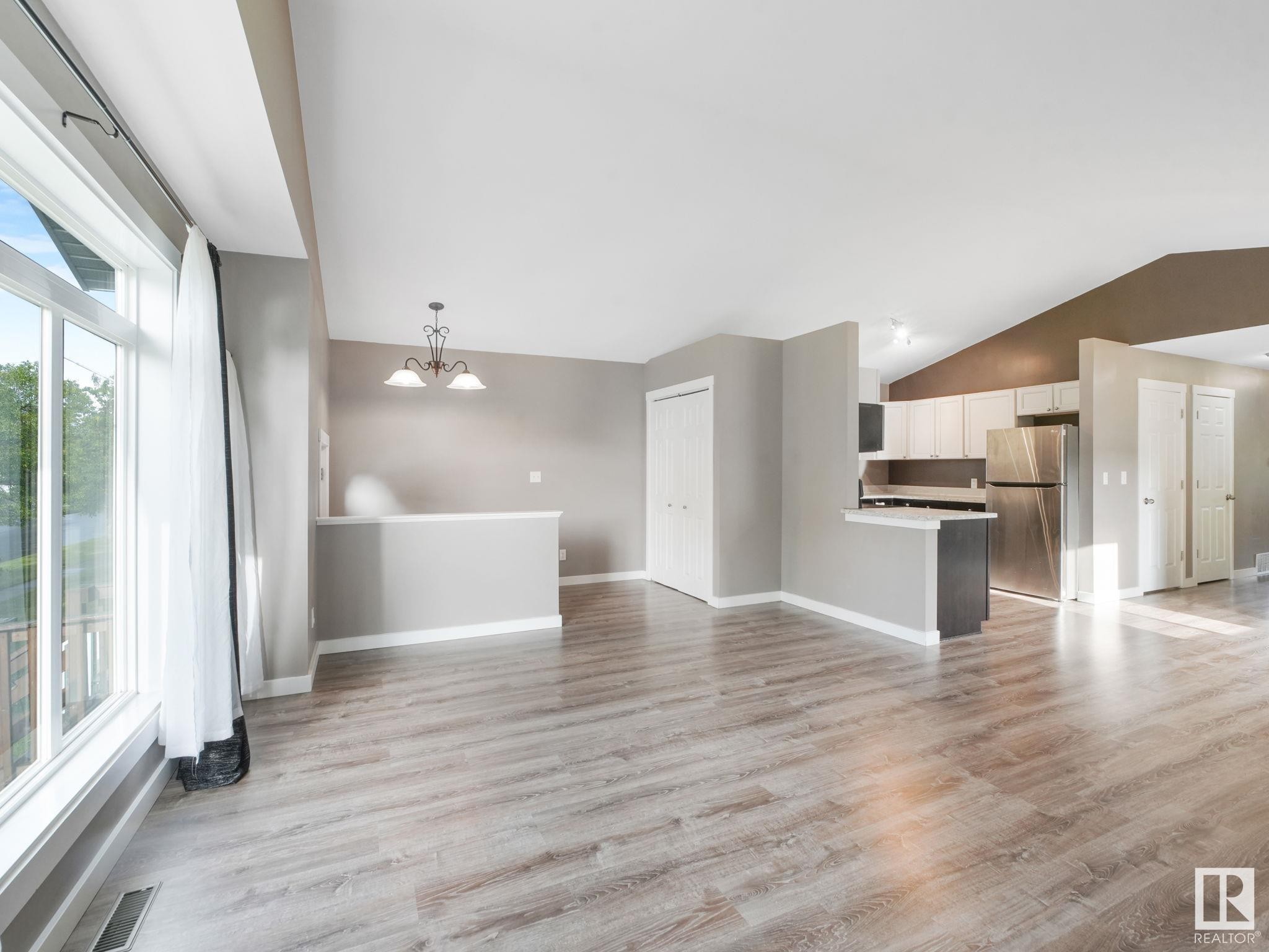 












5035 51 Avenue

,
Lamont,




AB
T0B 2R0

