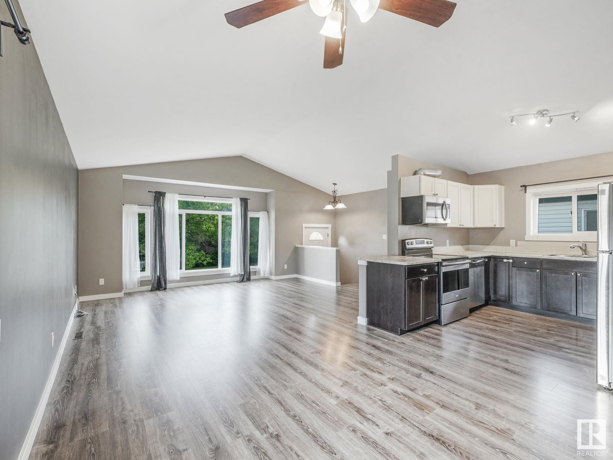 












5035 51 Avenue

,
Lamont,




AB
T0B 2R0

