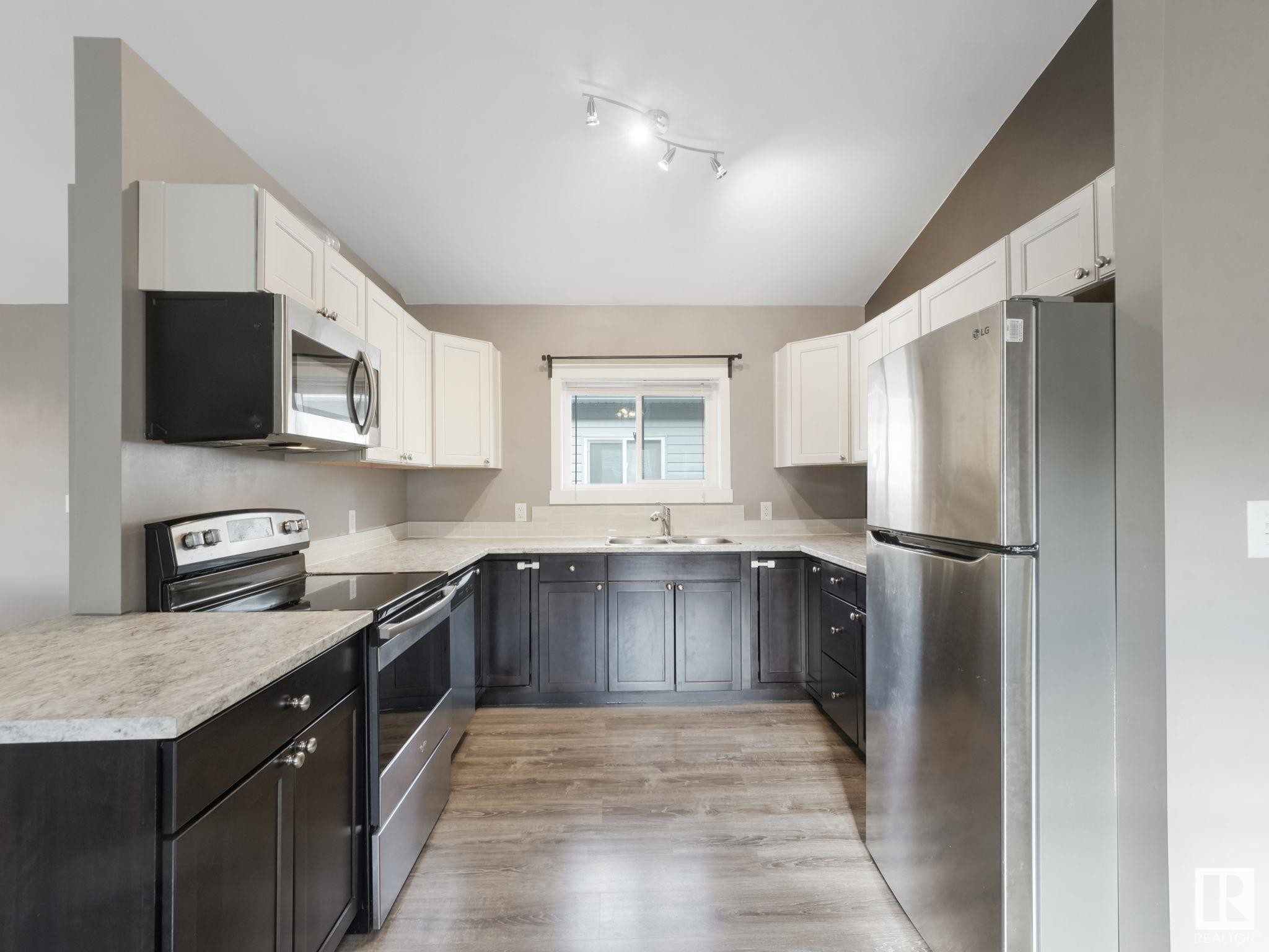 












5035 51 Avenue

,
Lamont,




AB
T0B 2R0

