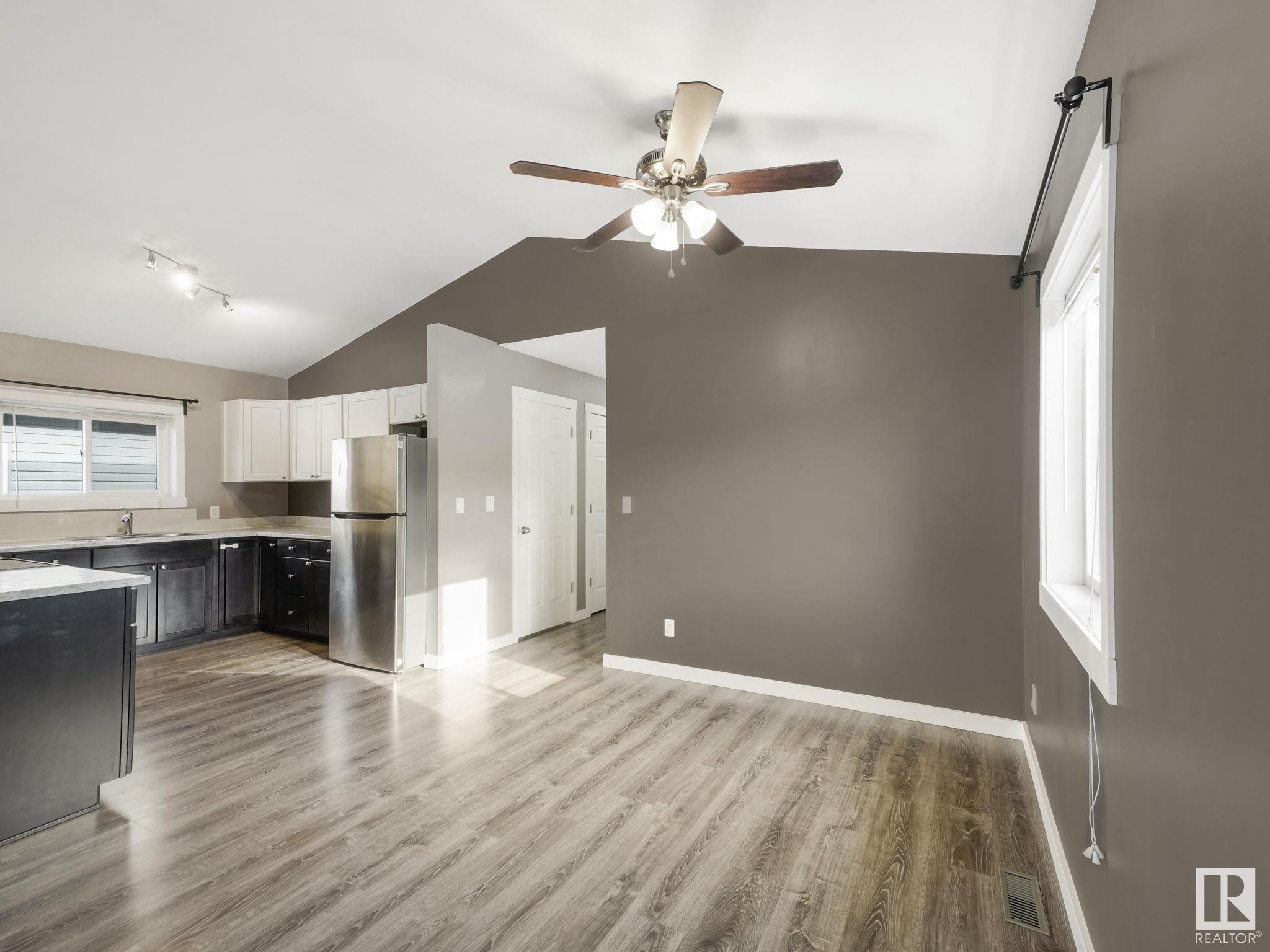 












5035 51 Avenue

,
Lamont,




AB
T0B 2R0

