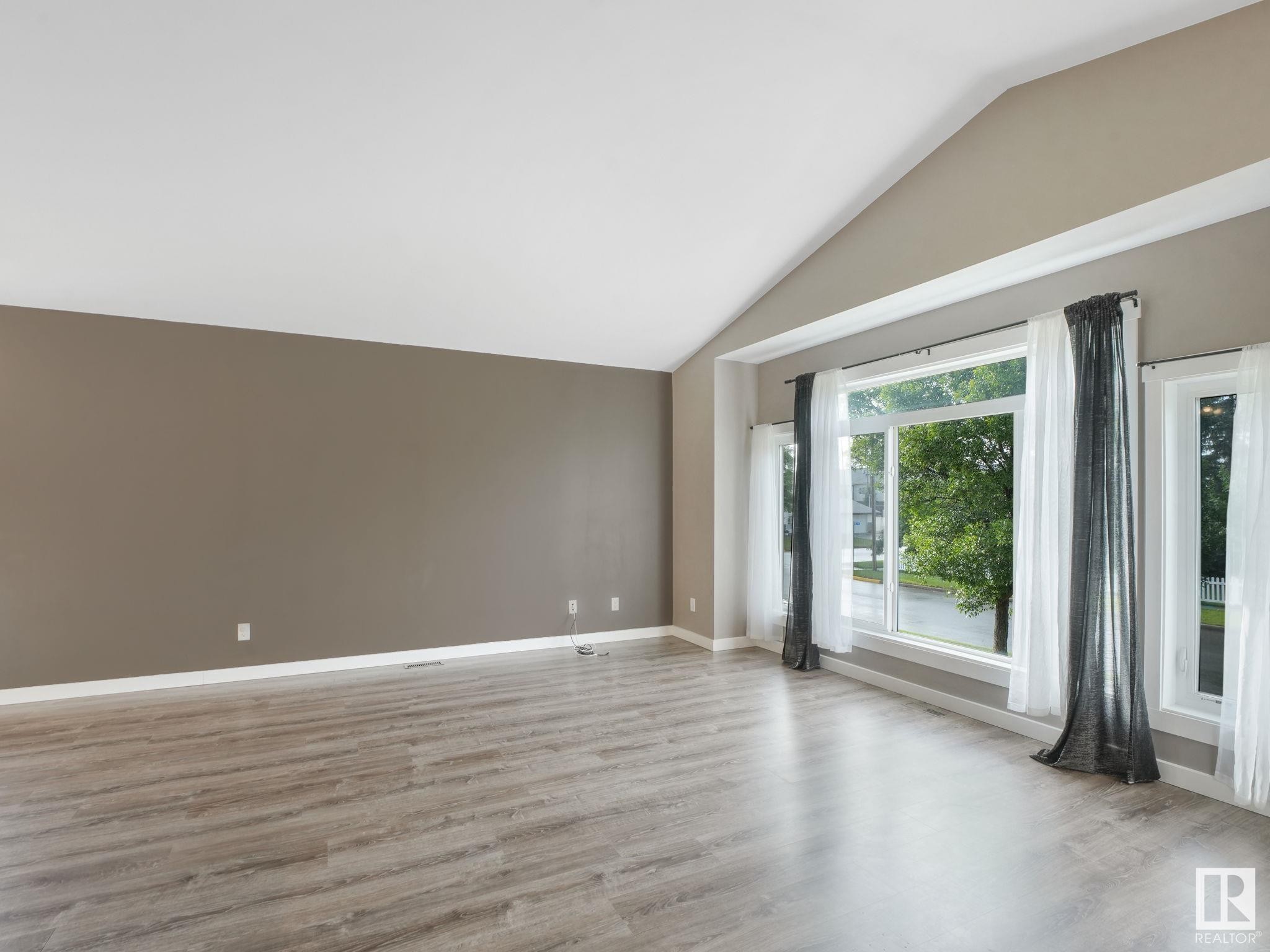 












5035 51 Avenue

,
Lamont,




AB
T0B 2R0

