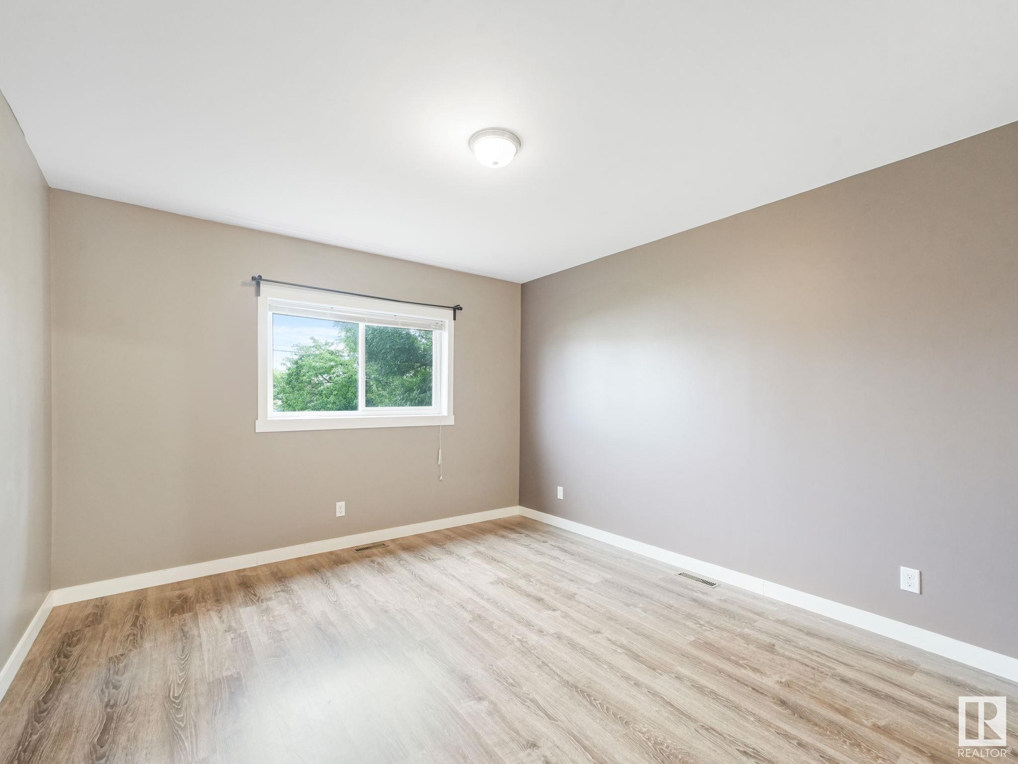 












5035 51 Avenue

,
Lamont,




AB
T0B 2R0

