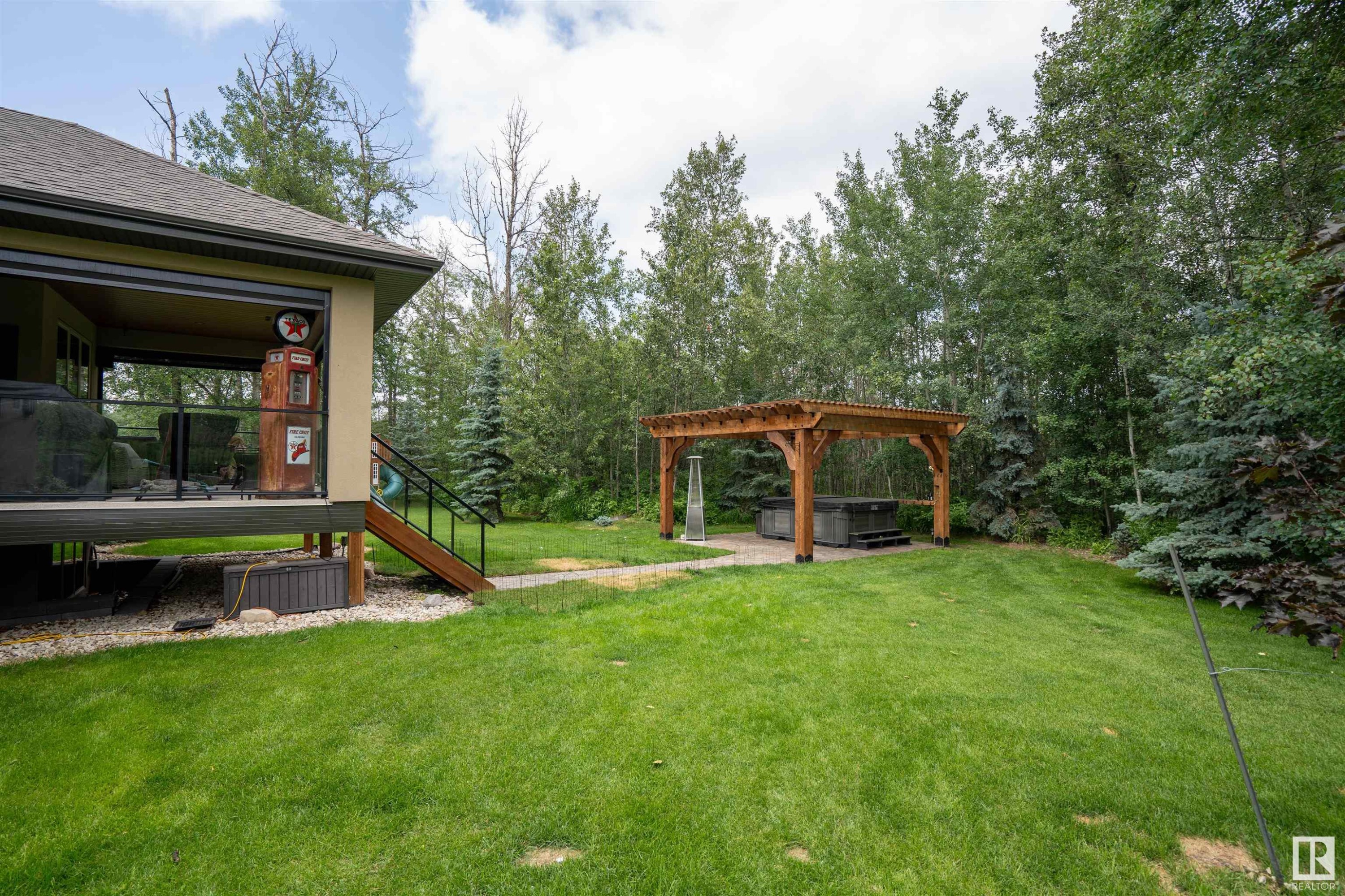 












55 53522 RGE ROAD 272

,
Rural Parkland County,




AB
T7X 2N3

