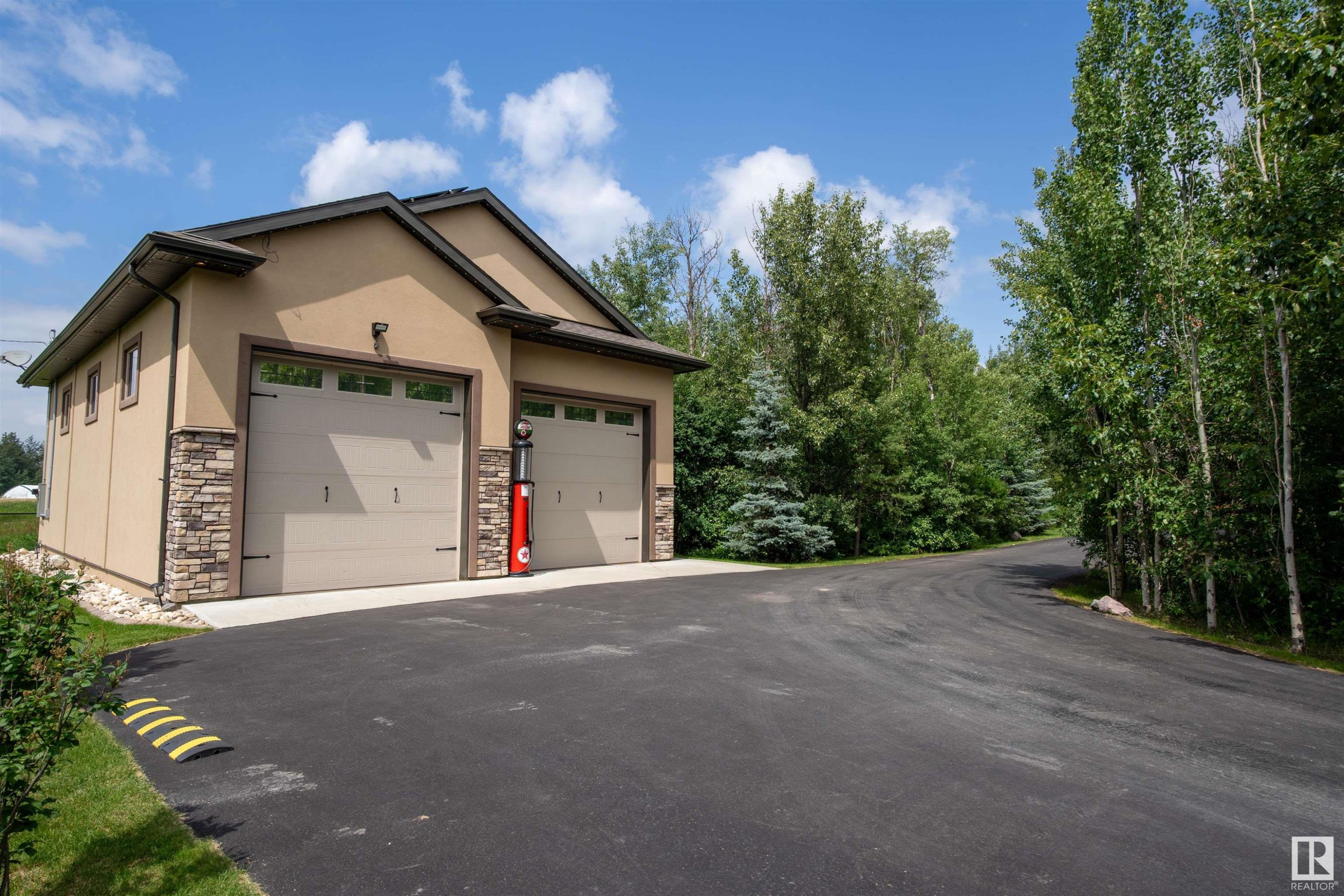












55 53522 RGE ROAD 272

,
Rural Parkland County,




AB
T7X 2N3

