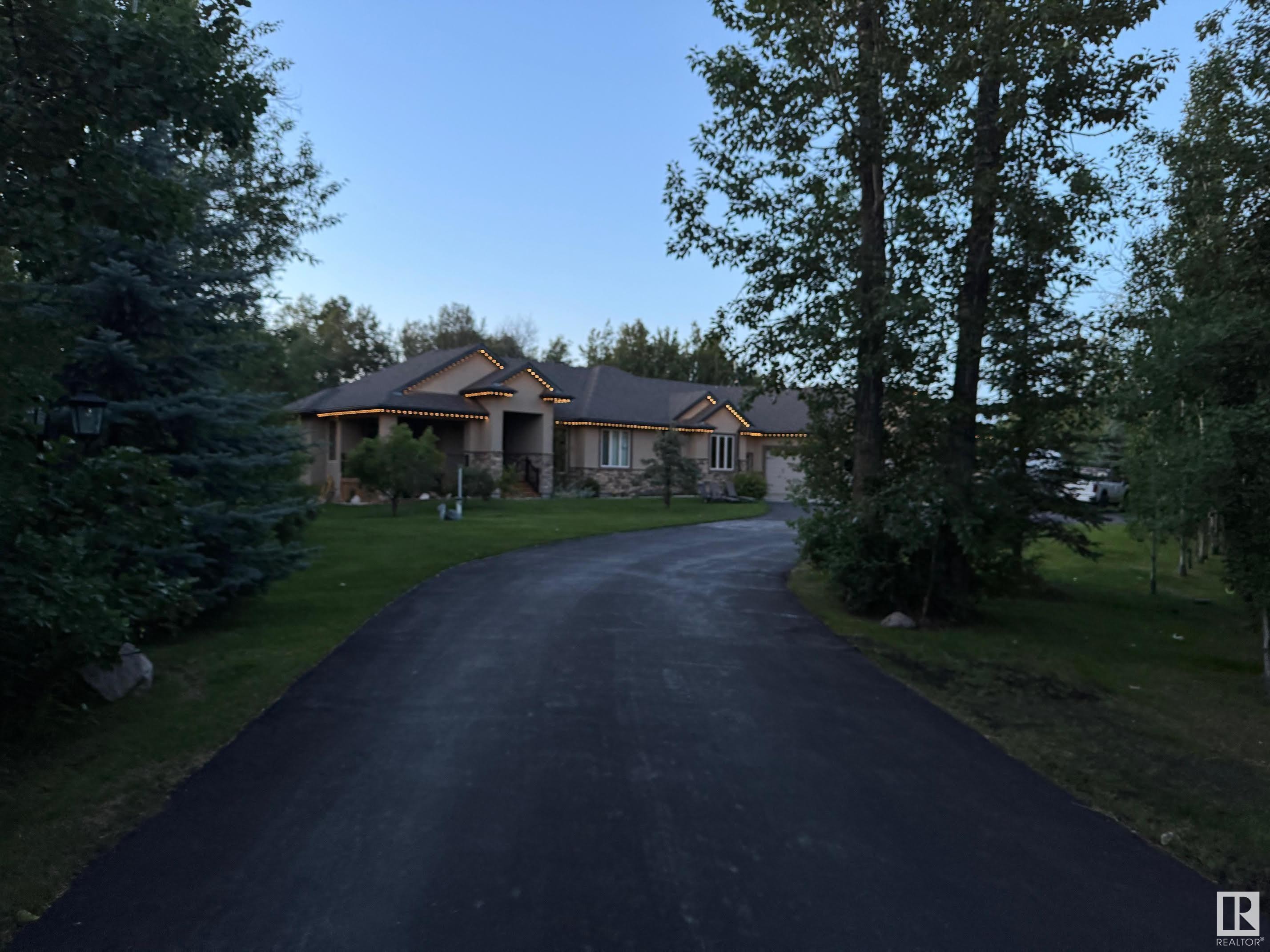 












55 53522 RGE ROAD 272

,
Rural Parkland County,




AB
T7X 2N3


