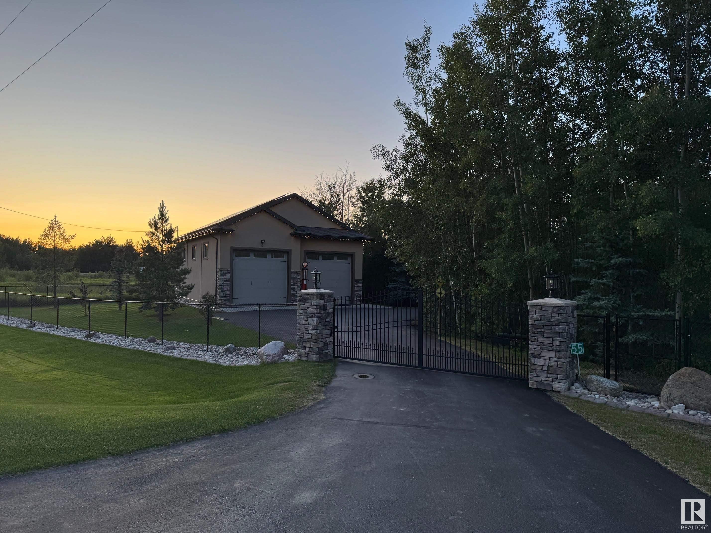 












55 53522 RGE ROAD 272

,
Rural Parkland County,




AB
T7X 2N3

