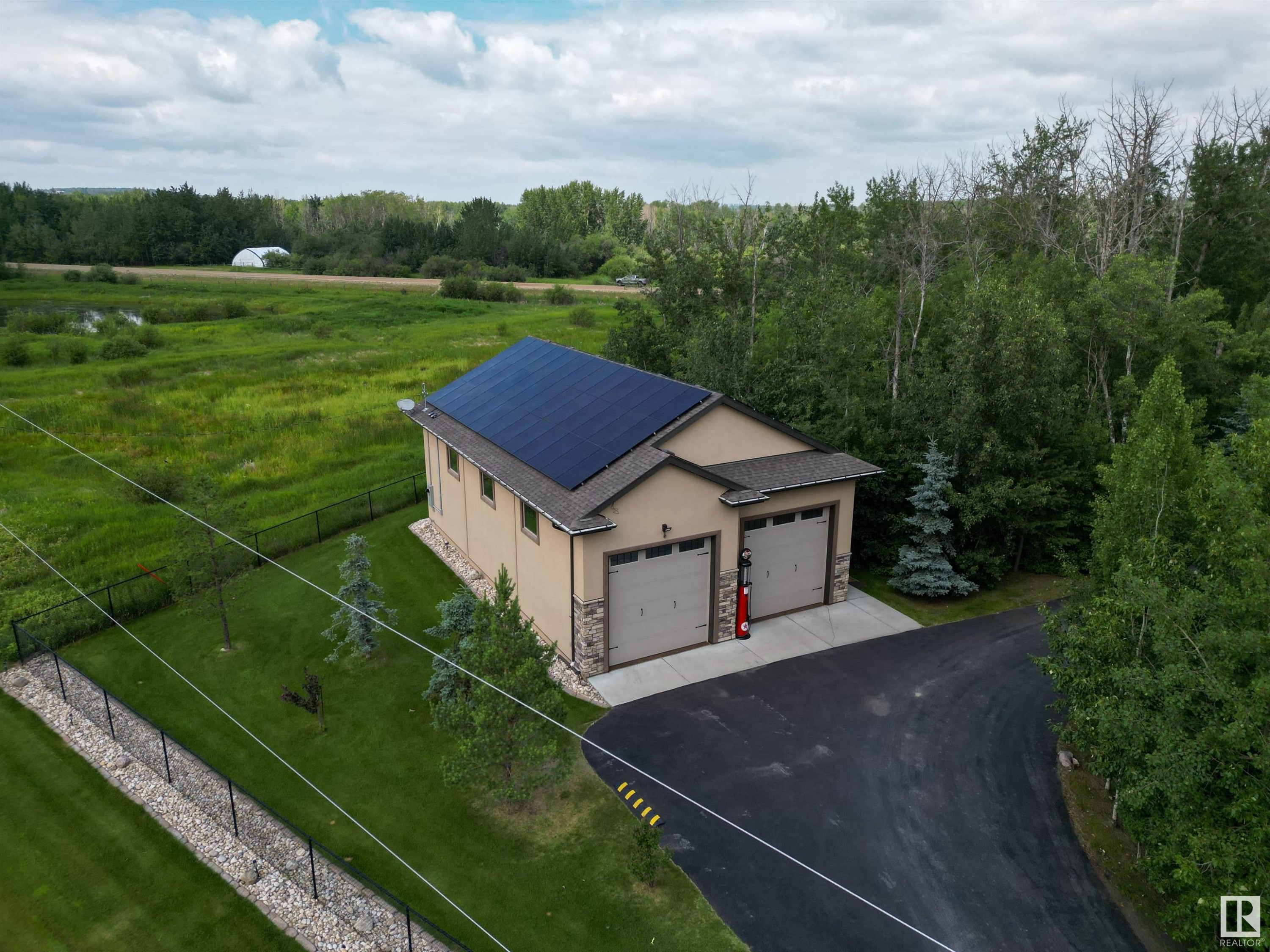 












55 53522 RGE ROAD 272

,
Rural Parkland County,




AB
T7X 2N3

