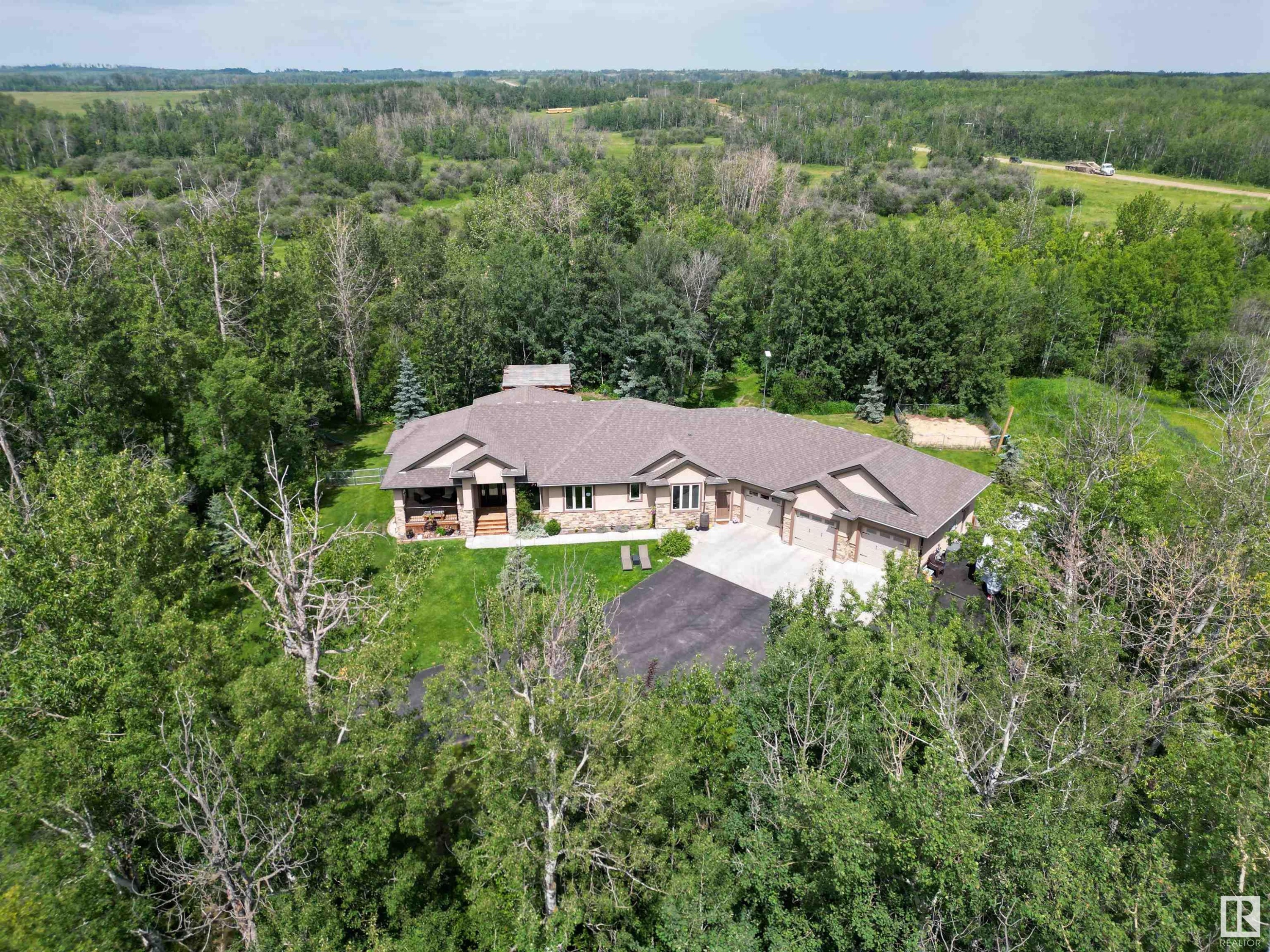 












55 53522 RGE ROAD 272

,
Rural Parkland County,




AB
T7X 2N3

