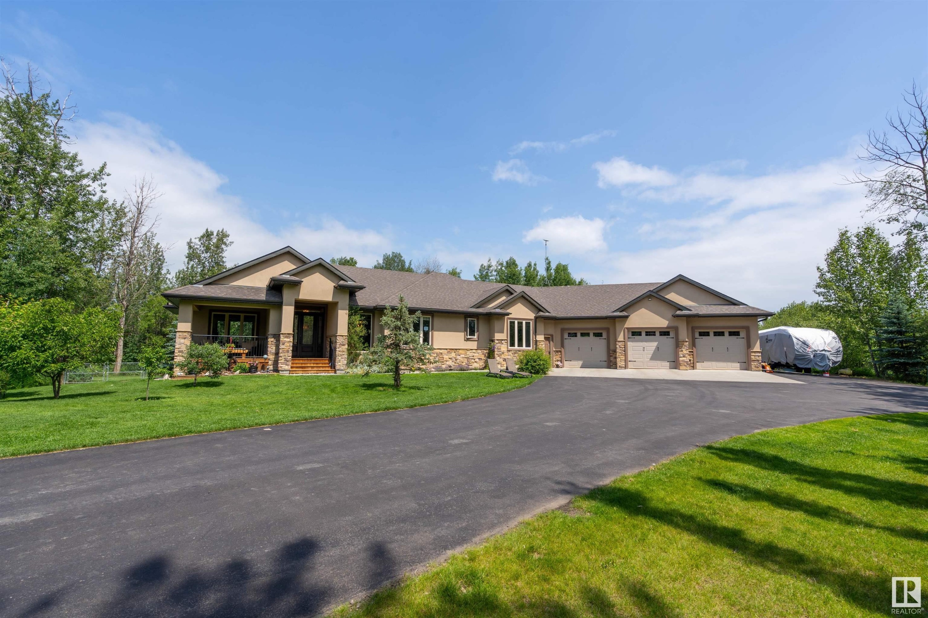 












55 53522 RGE ROAD 272

,
Rural Parkland County,




AB
T7X 2N3

