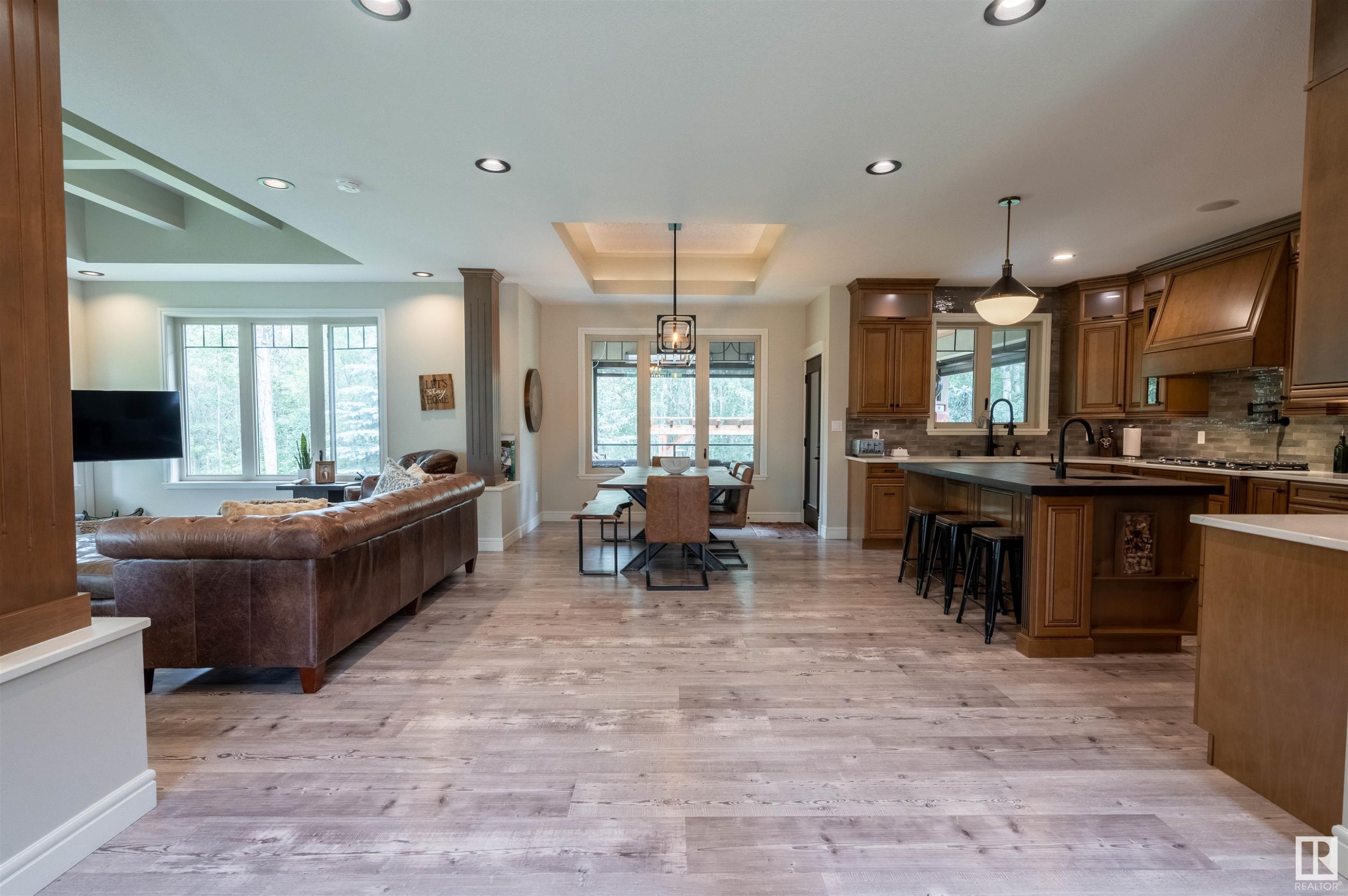 












55 53522 RGE ROAD 272

,
Rural Parkland County,




AB
T7X 2N3

