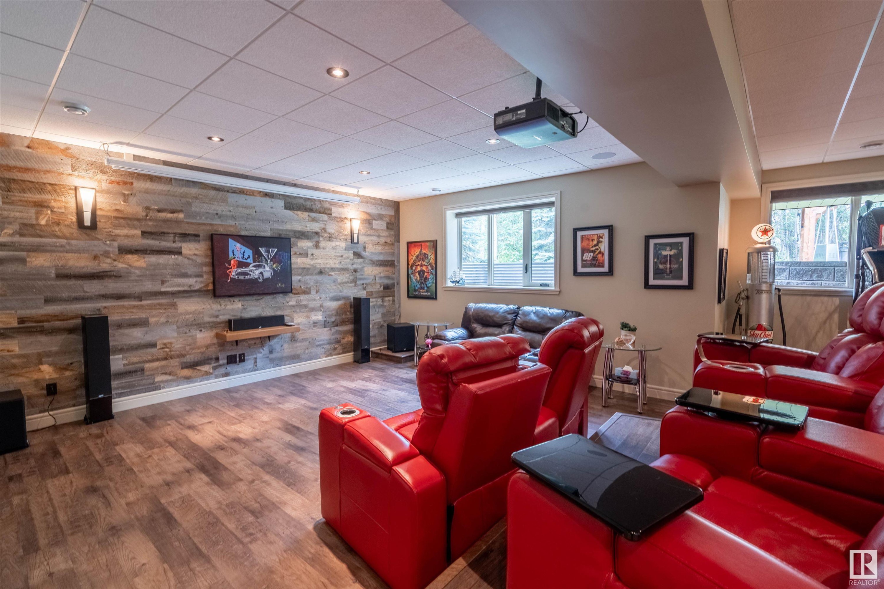 












55 53522 RGE ROAD 272

,
Rural Parkland County,




AB
T7X 2N3

