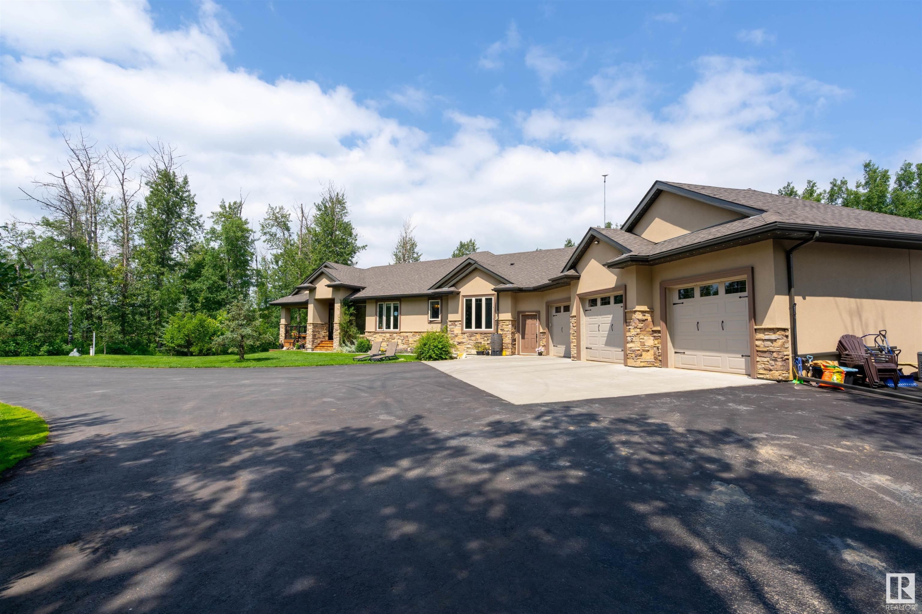 












55 53522 RGE ROAD 272

,
Rural Parkland County,




AB
T7X 2N3

