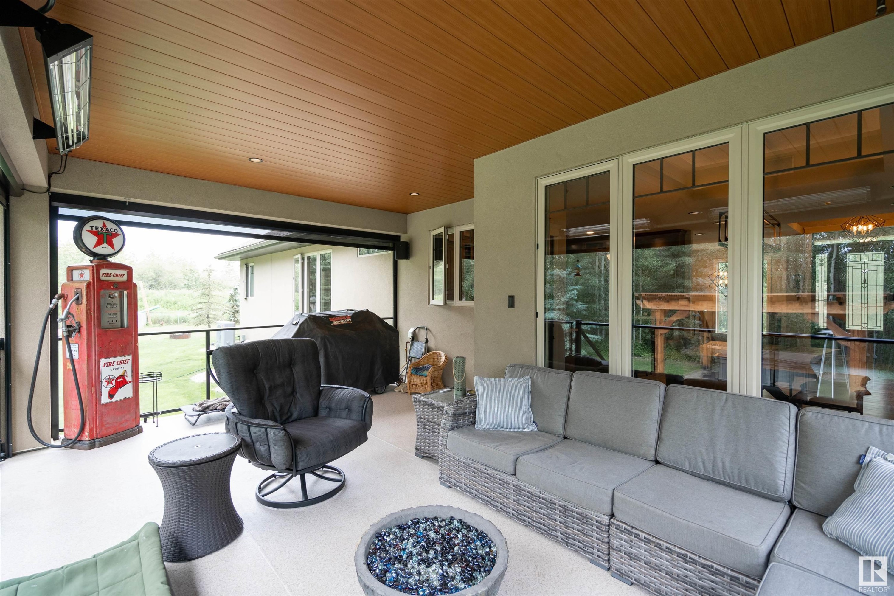 












55 53522 RGE ROAD 272

,
Rural Parkland County,




AB
T7X 2N3

