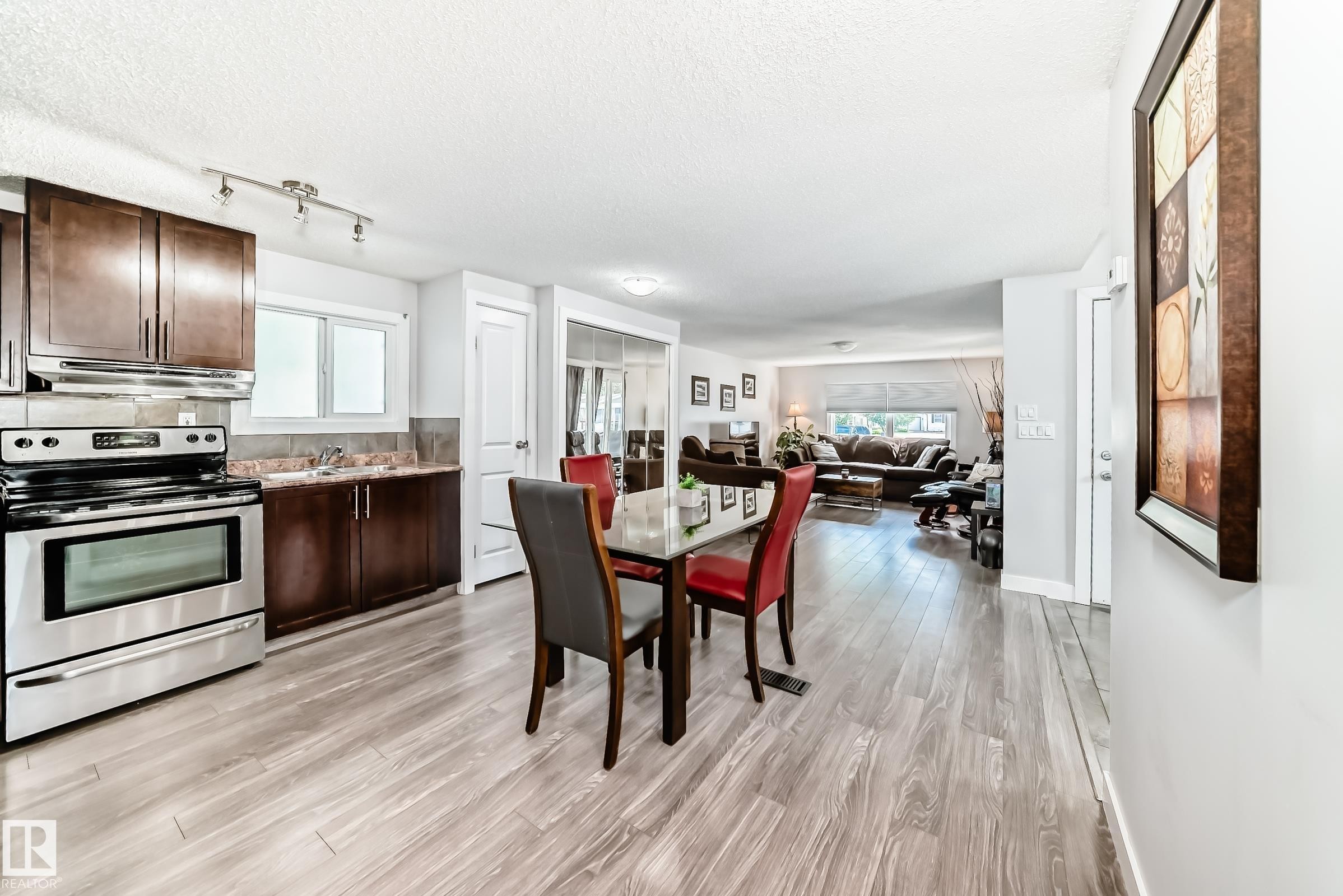 












140 West View Crescent

,
Edmonton,




AB
T5S 1T5

