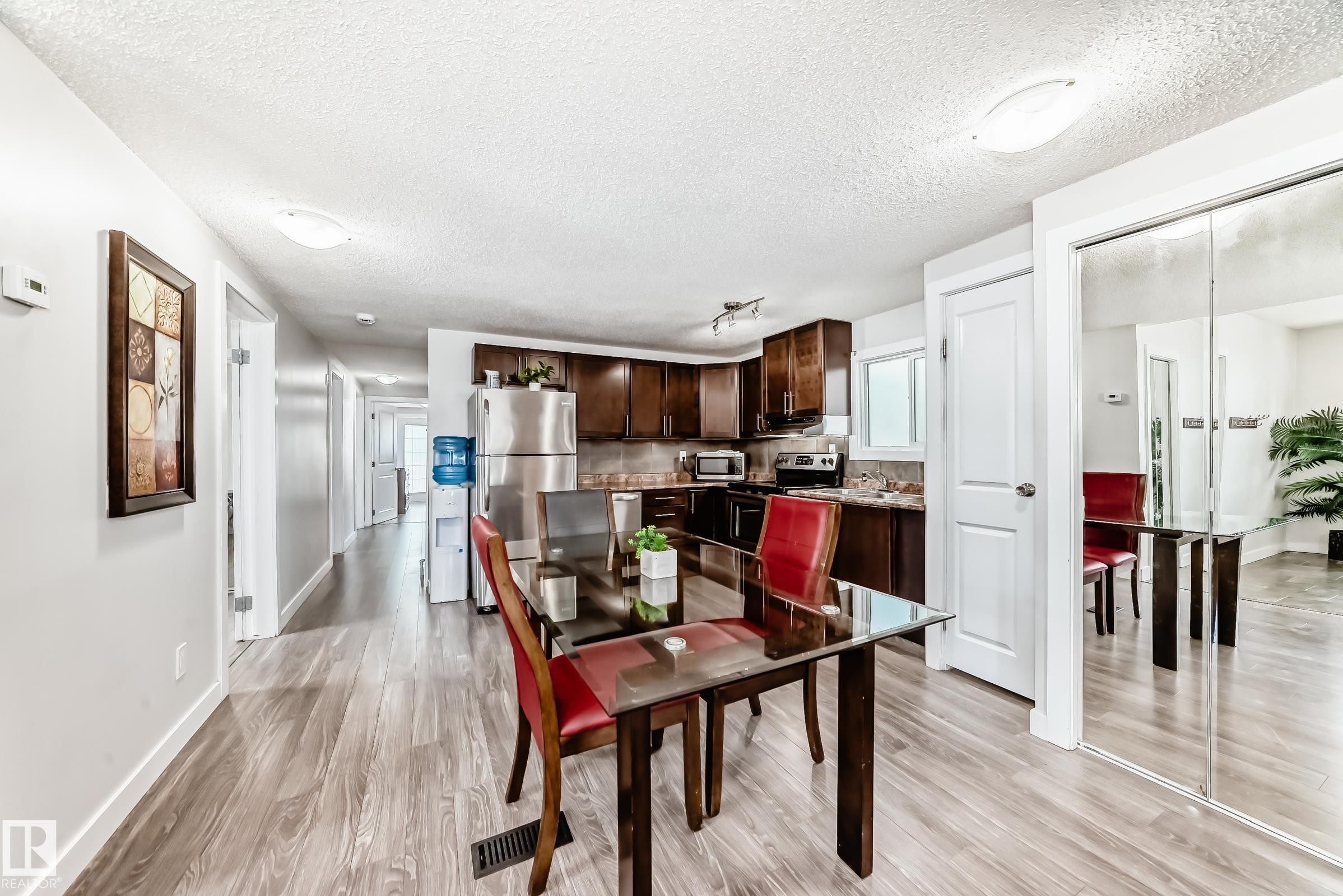 












140 West View Crescent

,
Edmonton,




AB
T5S 1T5

