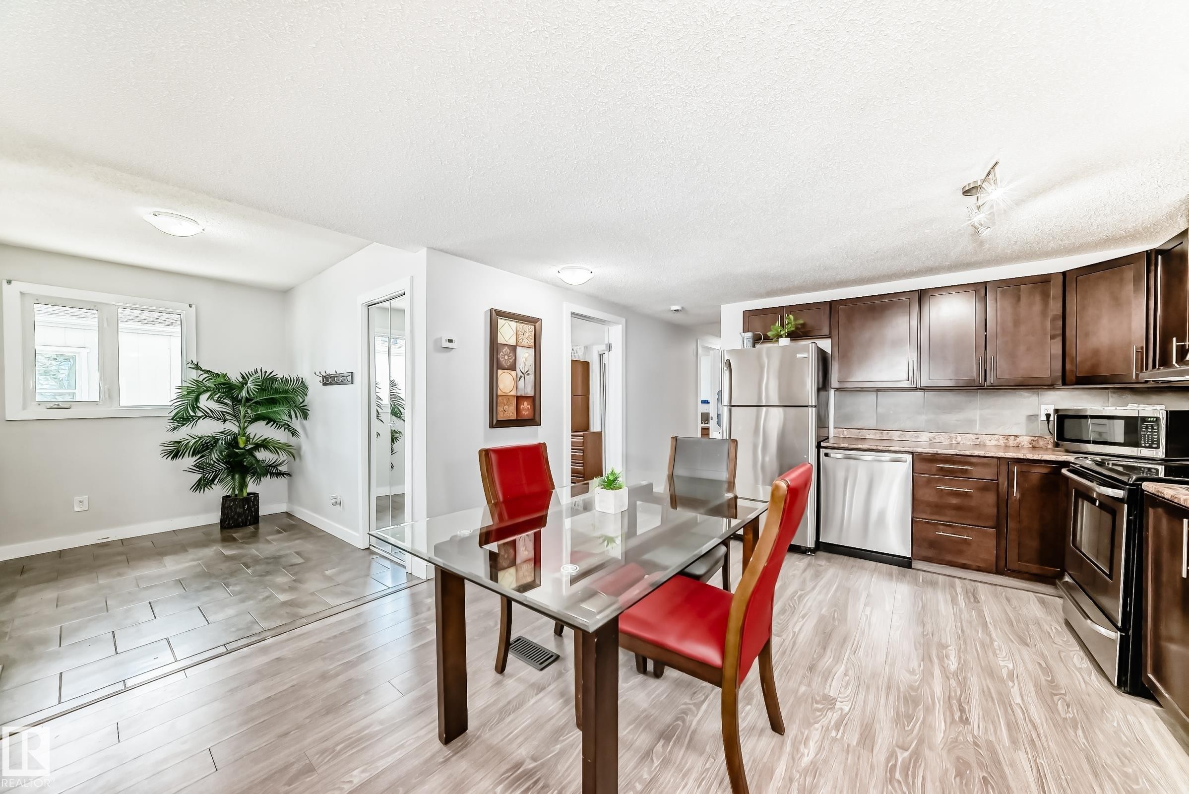












140 West View Crescent

,
Edmonton,




AB
T5S 1T5

