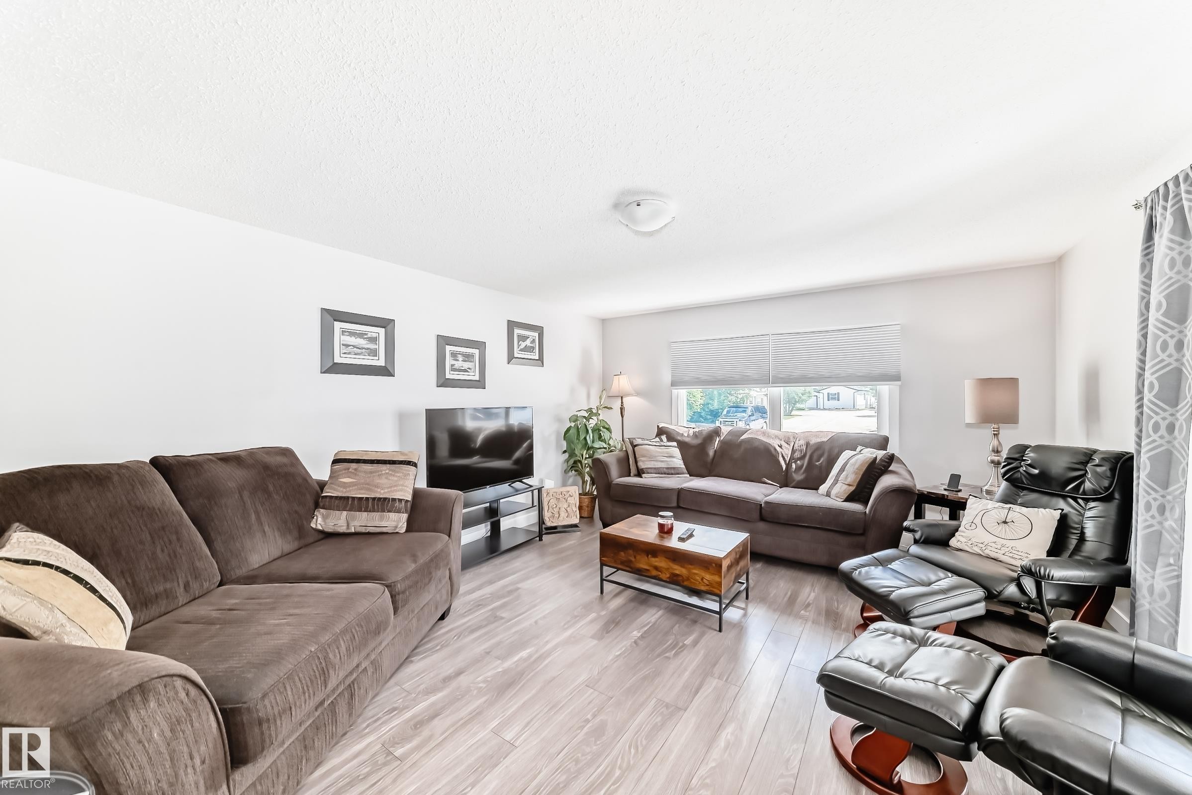 












140 West View Crescent

,
Edmonton,




AB
T5S 1T5


