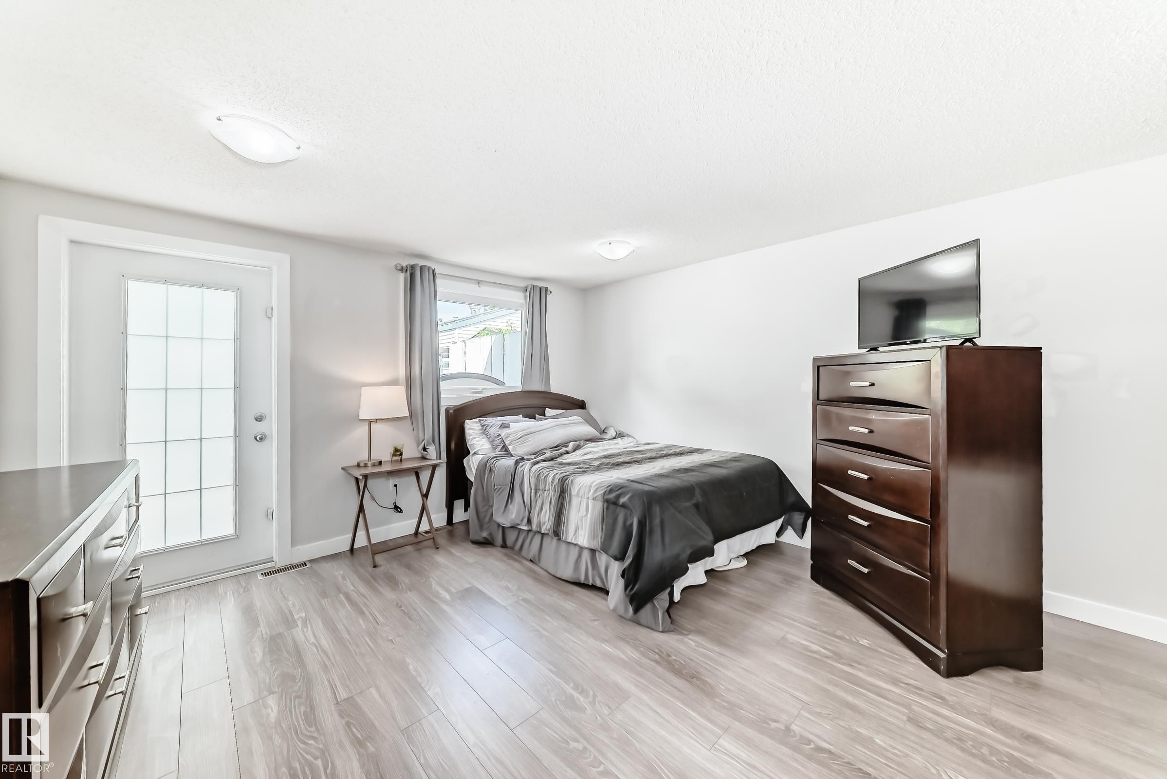 












140 West View Crescent

,
Edmonton,




AB
T5S 1T5

