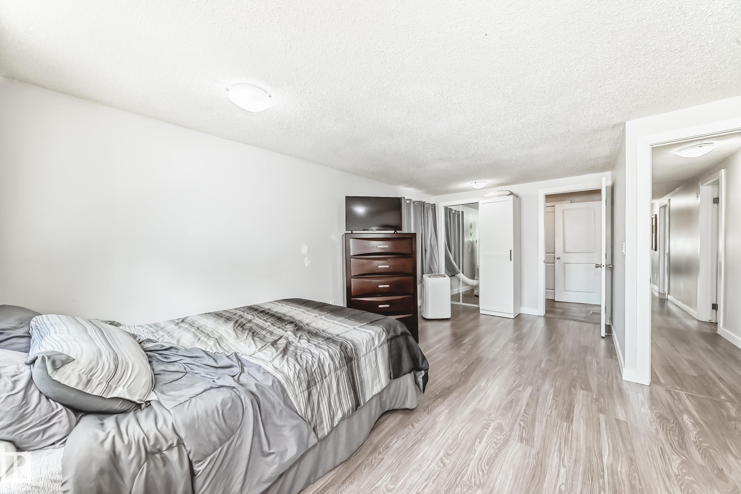 












140 West View Crescent

,
Edmonton,




AB
T5S 1T5

