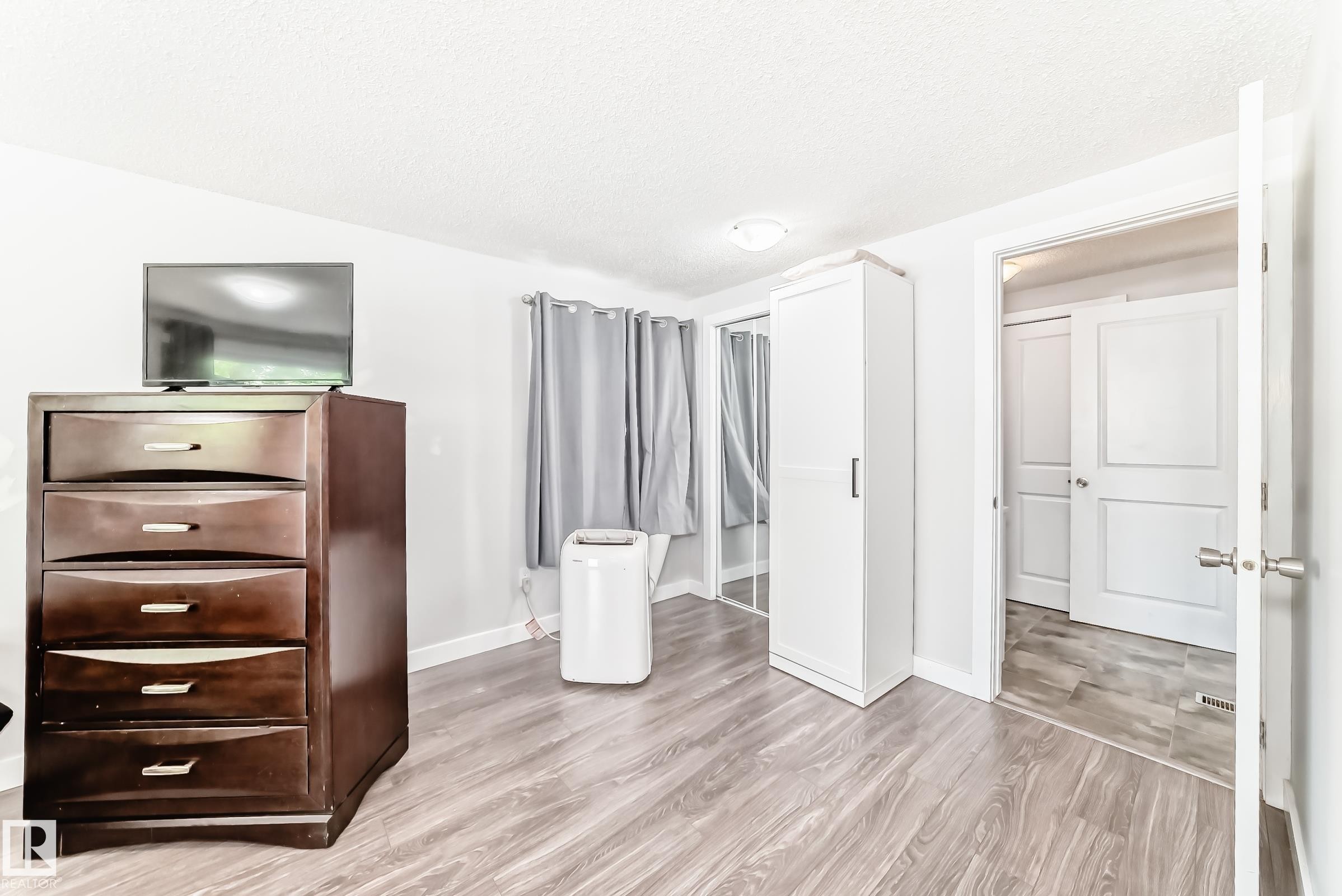 












140 West View Crescent

,
Edmonton,




AB
T5S 1T5

