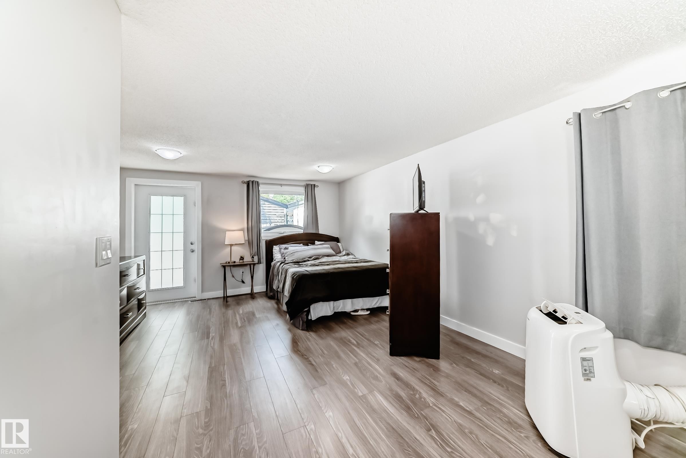 












140 West View Crescent

,
Edmonton,




AB
T5S 1T5

