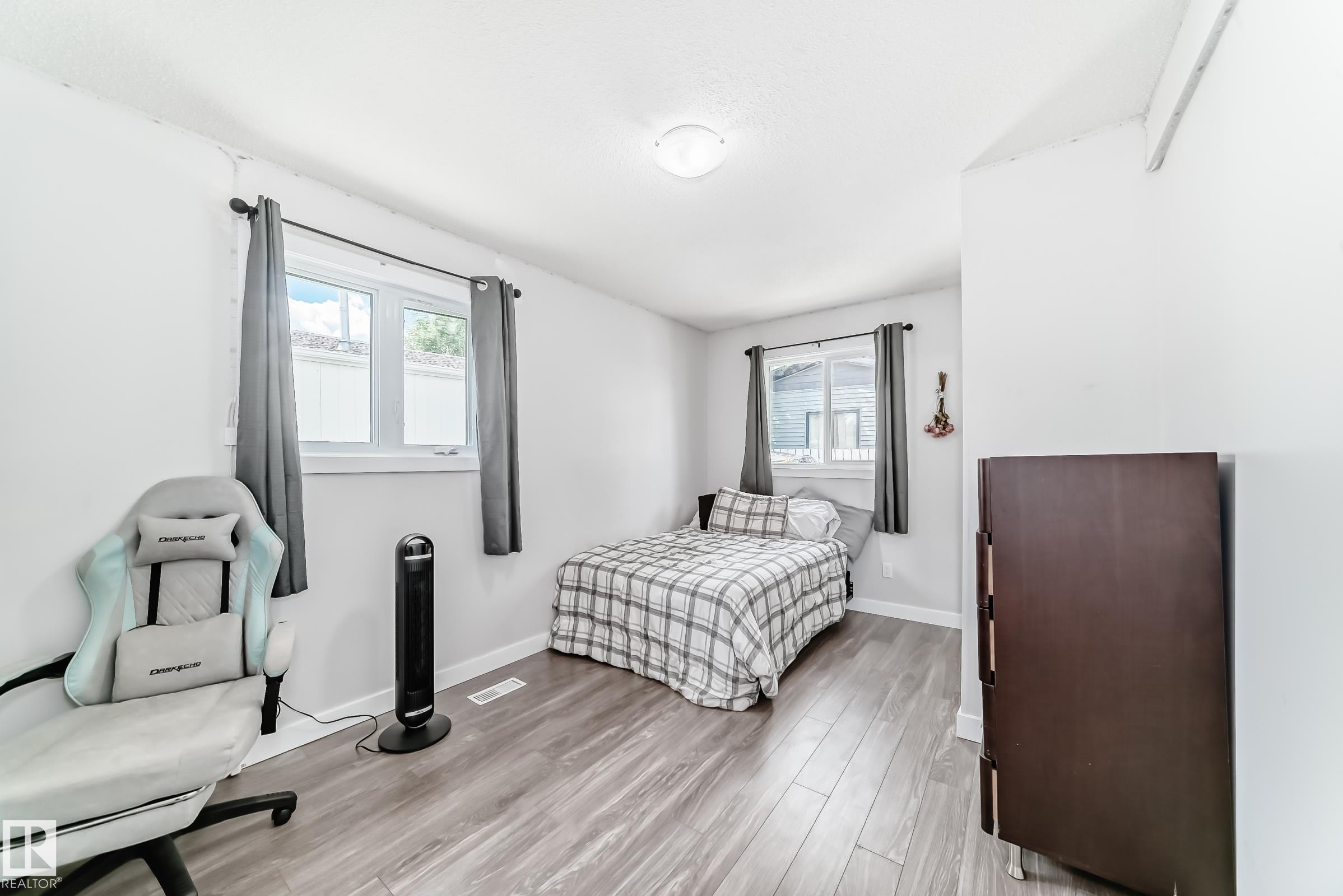 












140 West View Crescent

,
Edmonton,




AB
T5S 1T5

