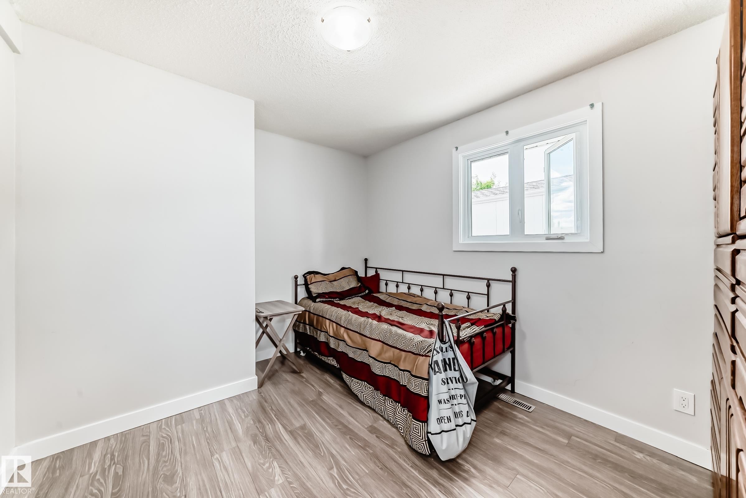 












140 West View Crescent

,
Edmonton,




AB
T5S 1T5

