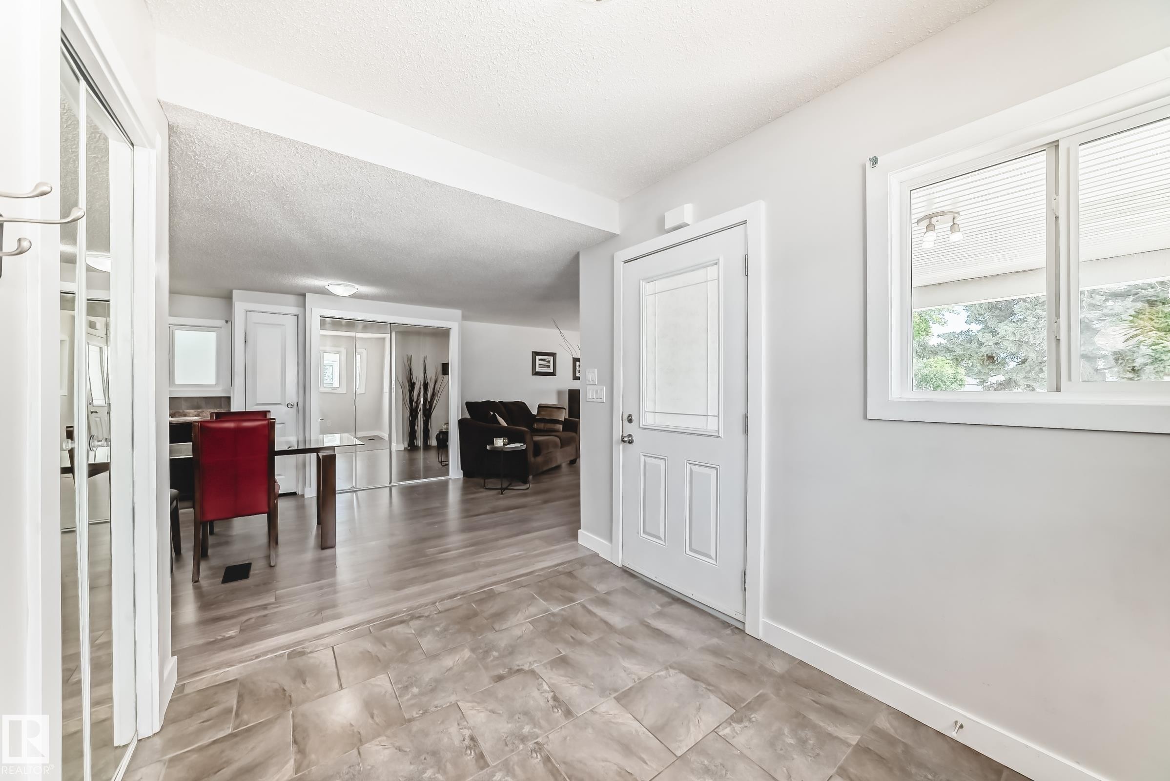












140 West View Crescent

,
Edmonton,




AB
T5S 1T5

