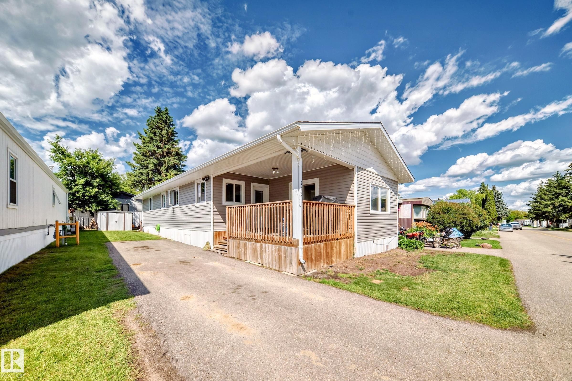 












140 West View Crescent

,
Edmonton,




AB
T5S 1T5

