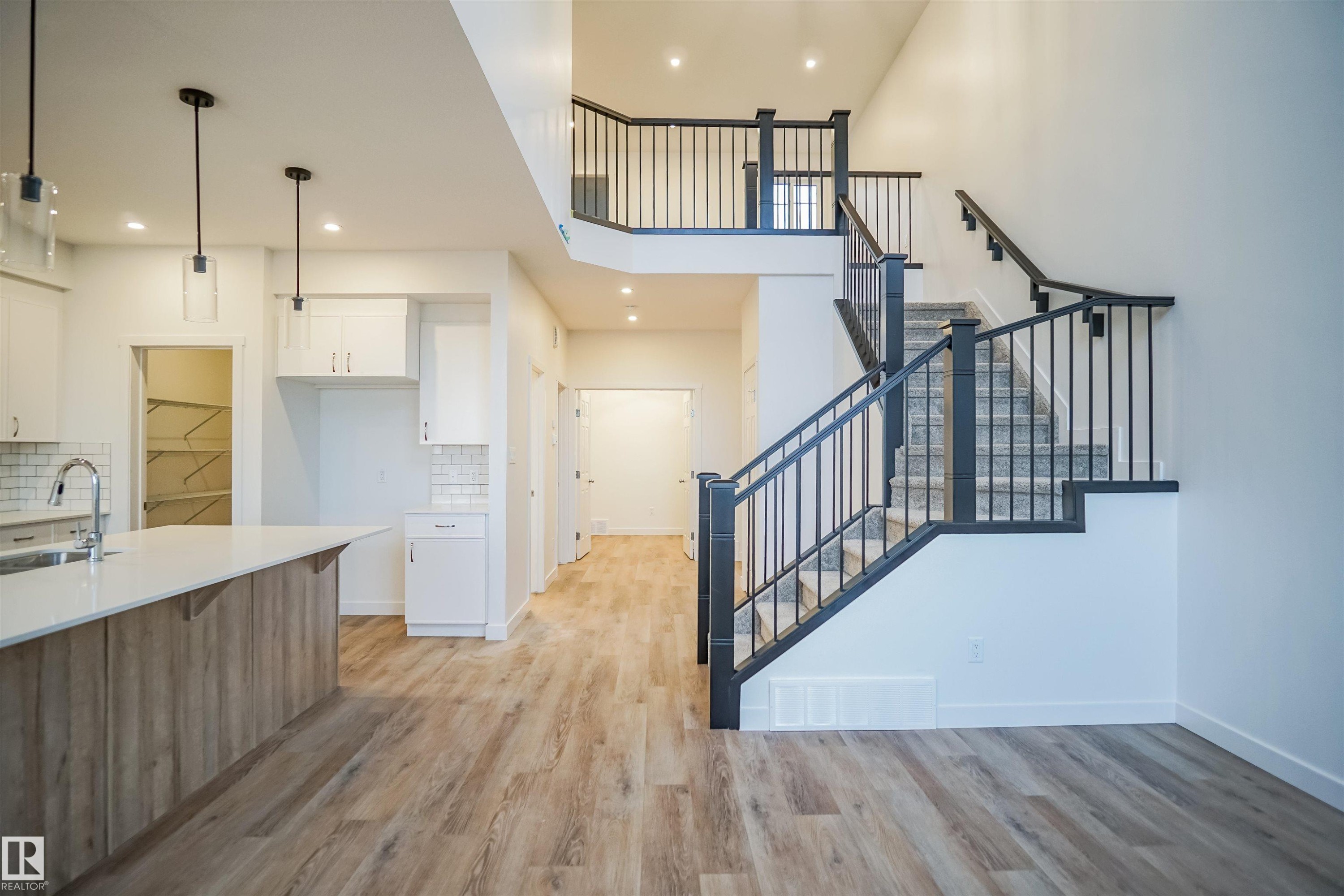 












4645 Kinsella Landing

,
Edmonton,




AB
T6W 1A8

