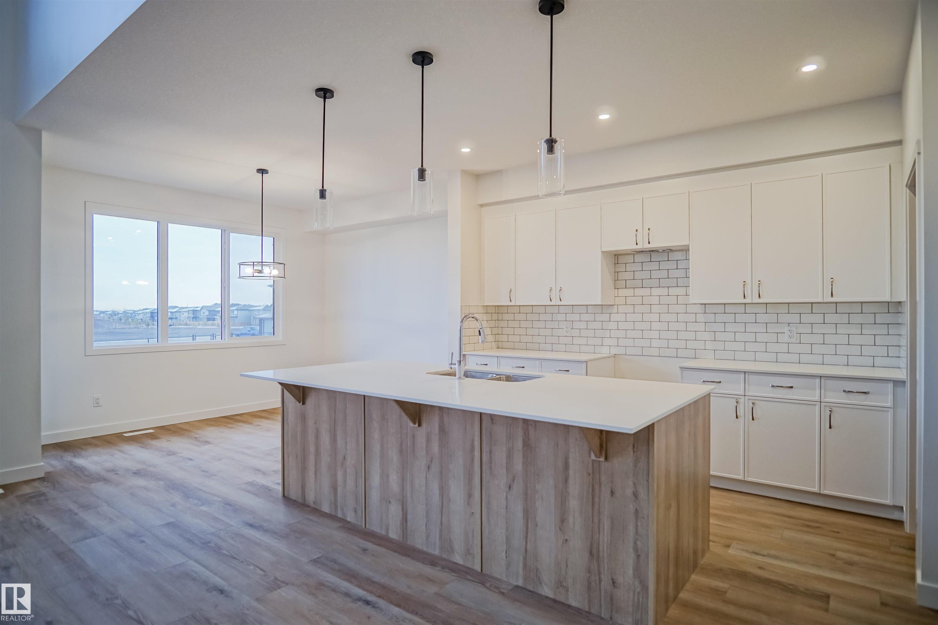 












4645 Kinsella Landing

,
Edmonton,




AB
T6W 1A8

